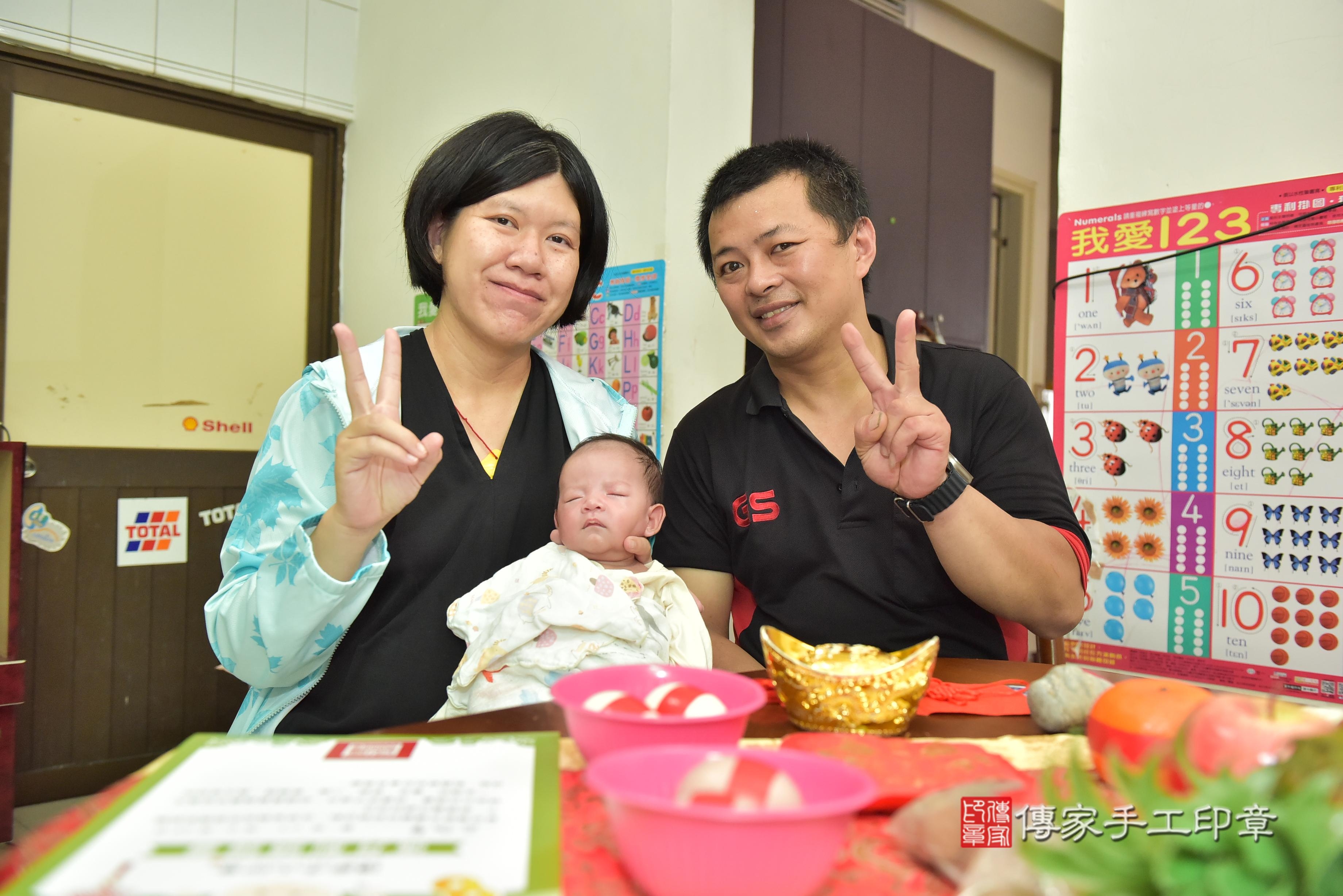 傳家手工印章高雄店、抓周、度脺、中國風會場、傳家嬰兒古禮、吉祥話、抓周道具物品24種、拍照。抓周證書。寶寶抓周、滿周歲、生日快樂、祝福