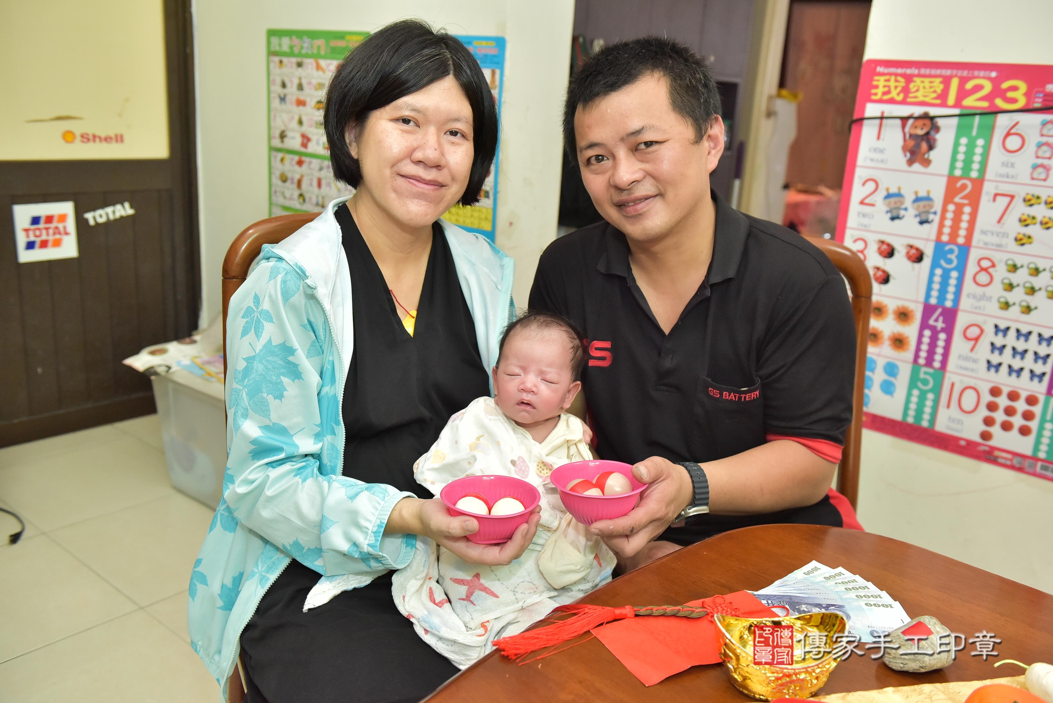 傳家手工印章高雄店、抓周、度脺、中國風會場、傳家嬰兒古禮、吉祥話、抓周道具物品24種、拍照。抓周證書。寶寶抓周、滿周歲、生日快樂、祝福