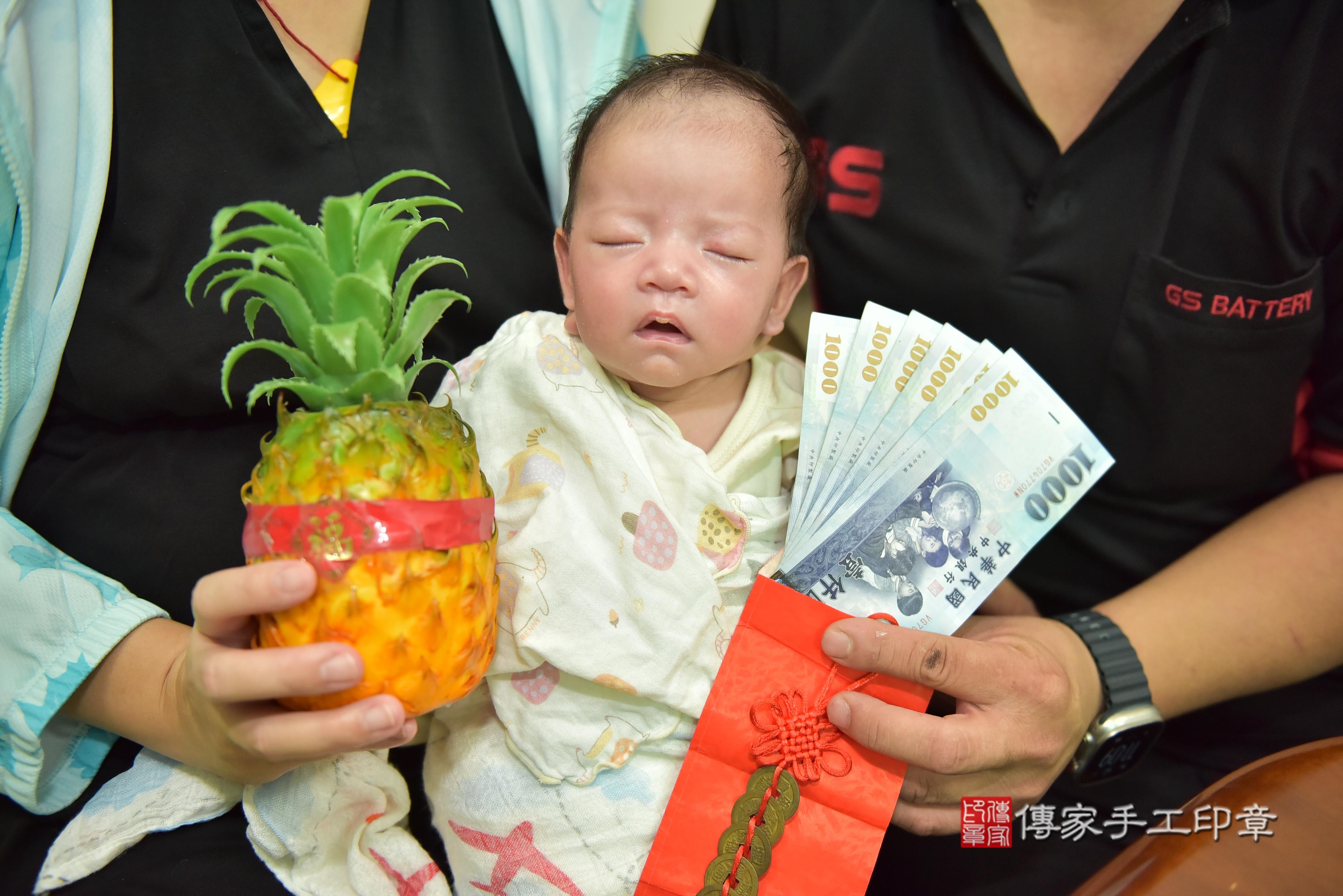 傳家手工印章高雄店、抓周、度脺、中國風會場、傳家嬰兒古禮、吉祥話、抓周道具物品24種、拍照。抓周證書。寶寶抓周、滿周歲、生日快樂、祝福