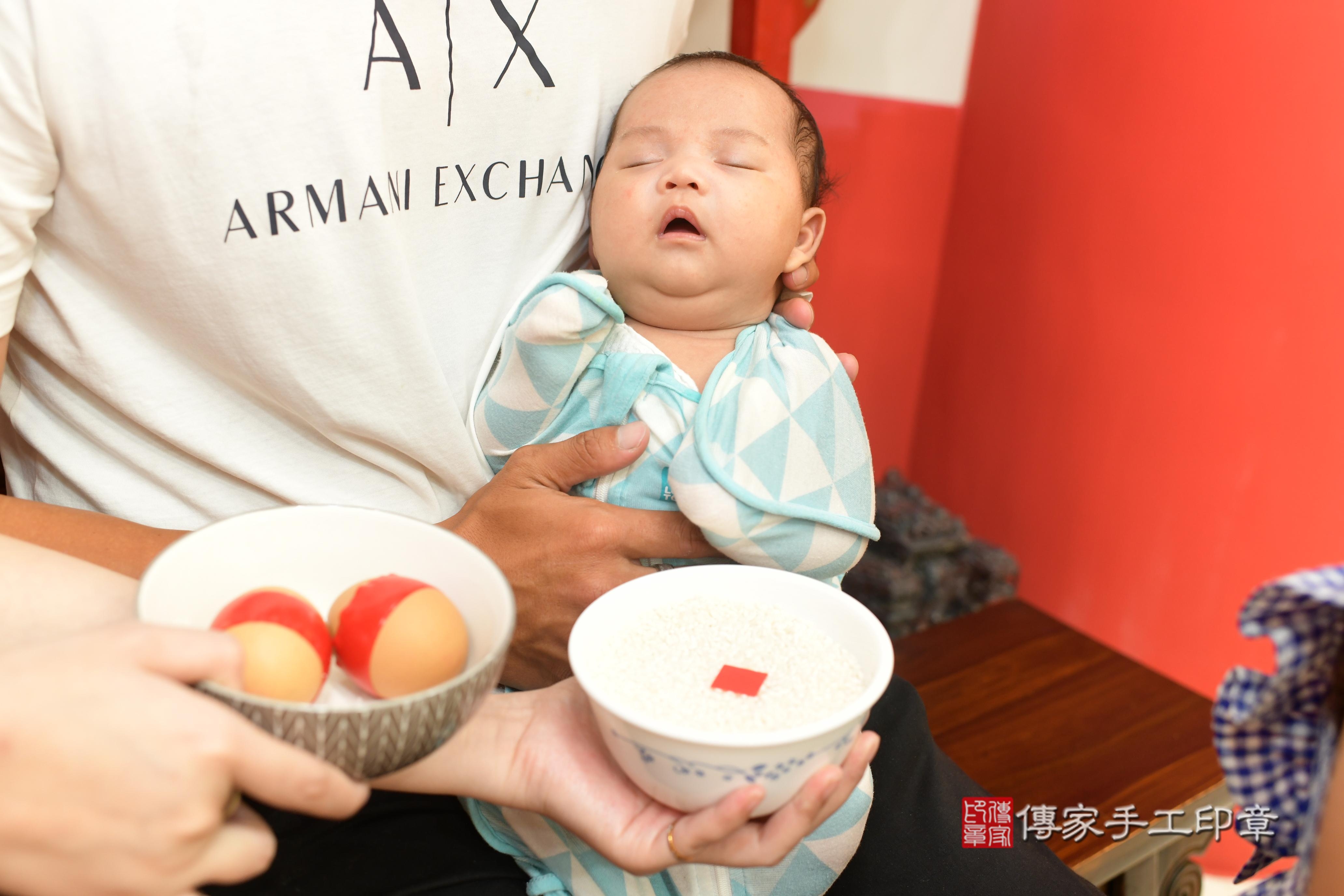 傳家手工印章高雄店、抓周、度脺、中國風會場、傳家嬰兒古禮、吉祥話、抓周道具物品24種、拍照。抓周證書。寶寶抓周、滿周歲、生日快樂、祝福