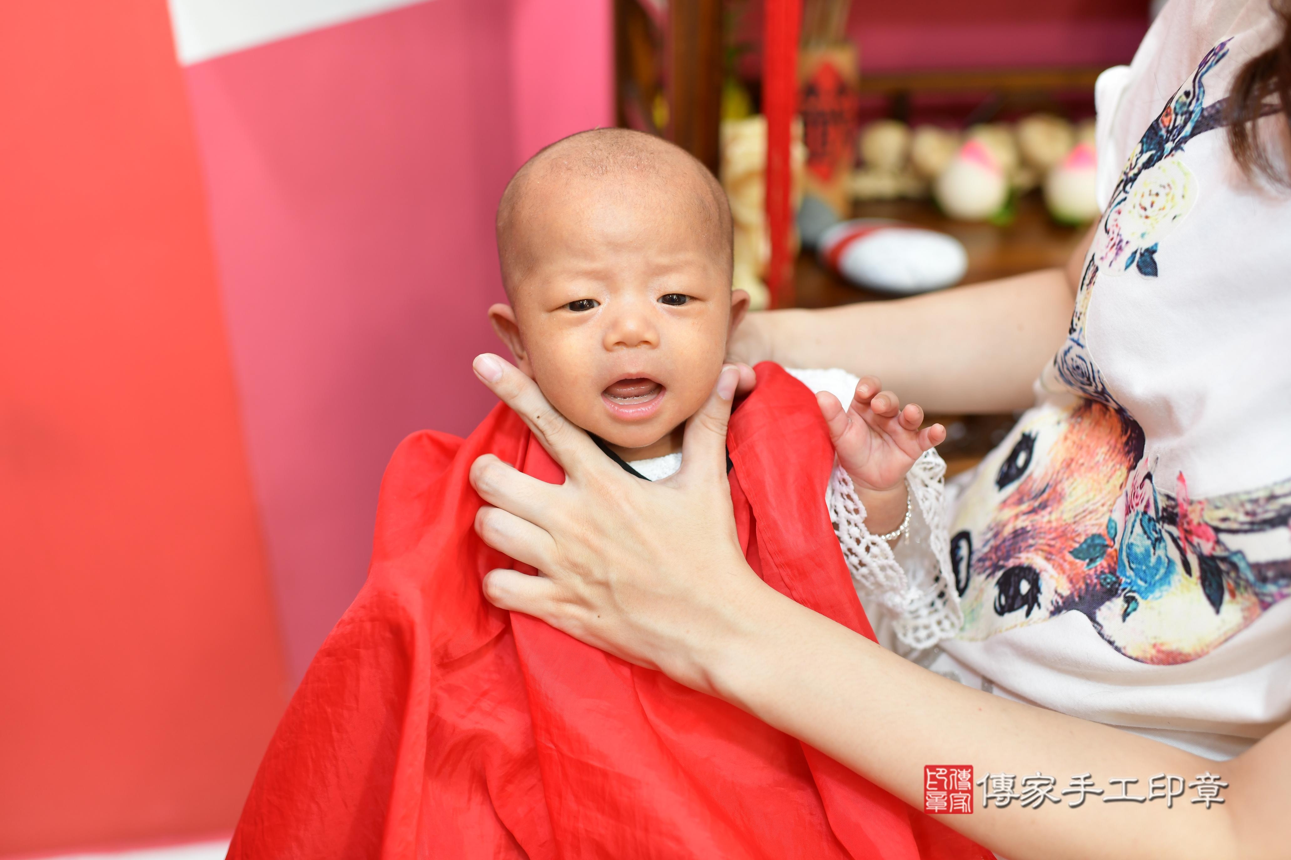 傳家手工印章高雄店、抓周、度脺、中國風會場、傳家嬰兒古禮、吉祥話、抓周道具物品24種、拍照。抓周證書。寶寶抓周、滿周歲、生日快樂、祝福