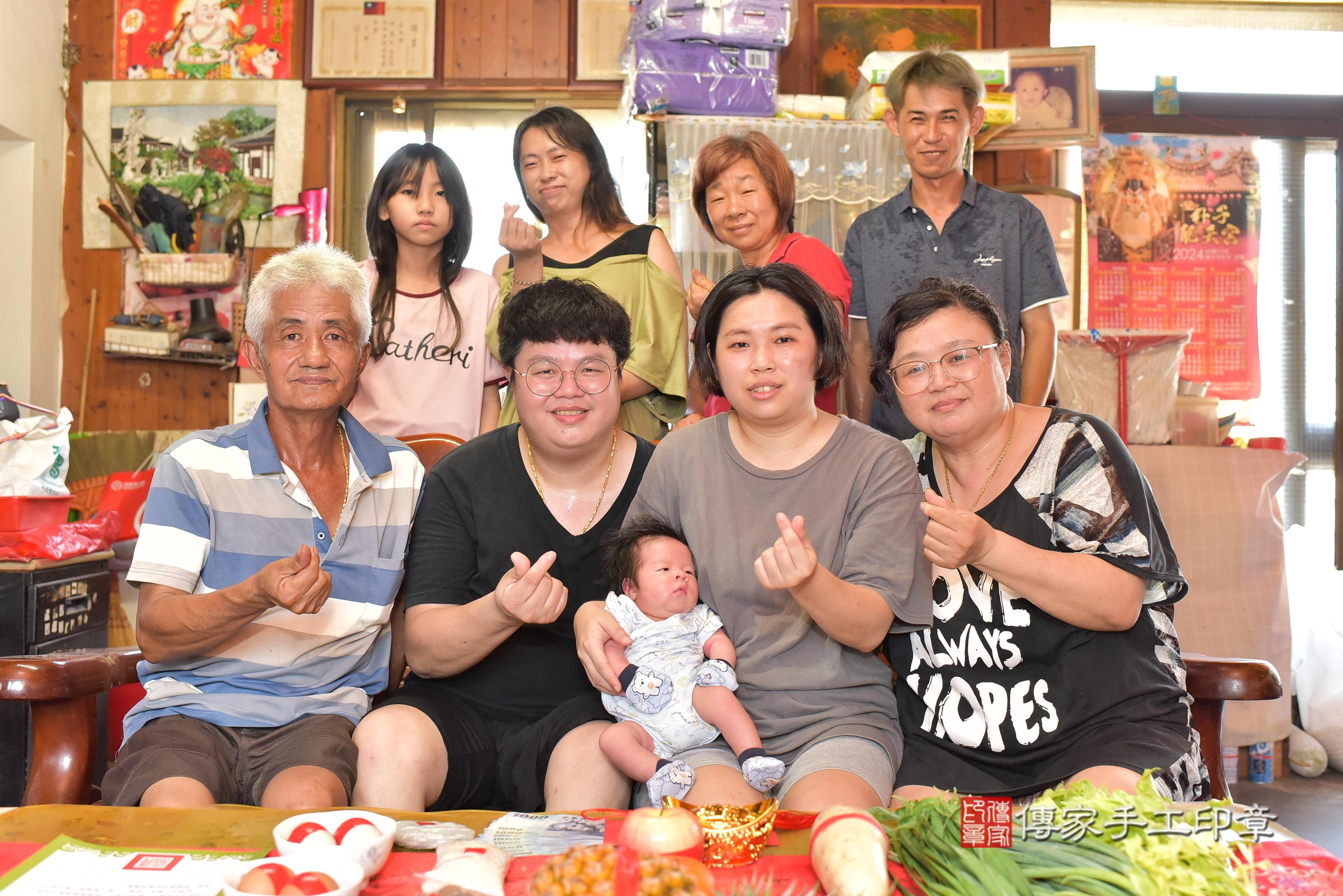 傳家手工印章台南店、抓周、度脺、中國風會場、傳家嬰兒古禮、吉祥話、抓周道具物品24種、拍照。抓周證書。寶寶抓周、滿周歲、生日快樂、祝福