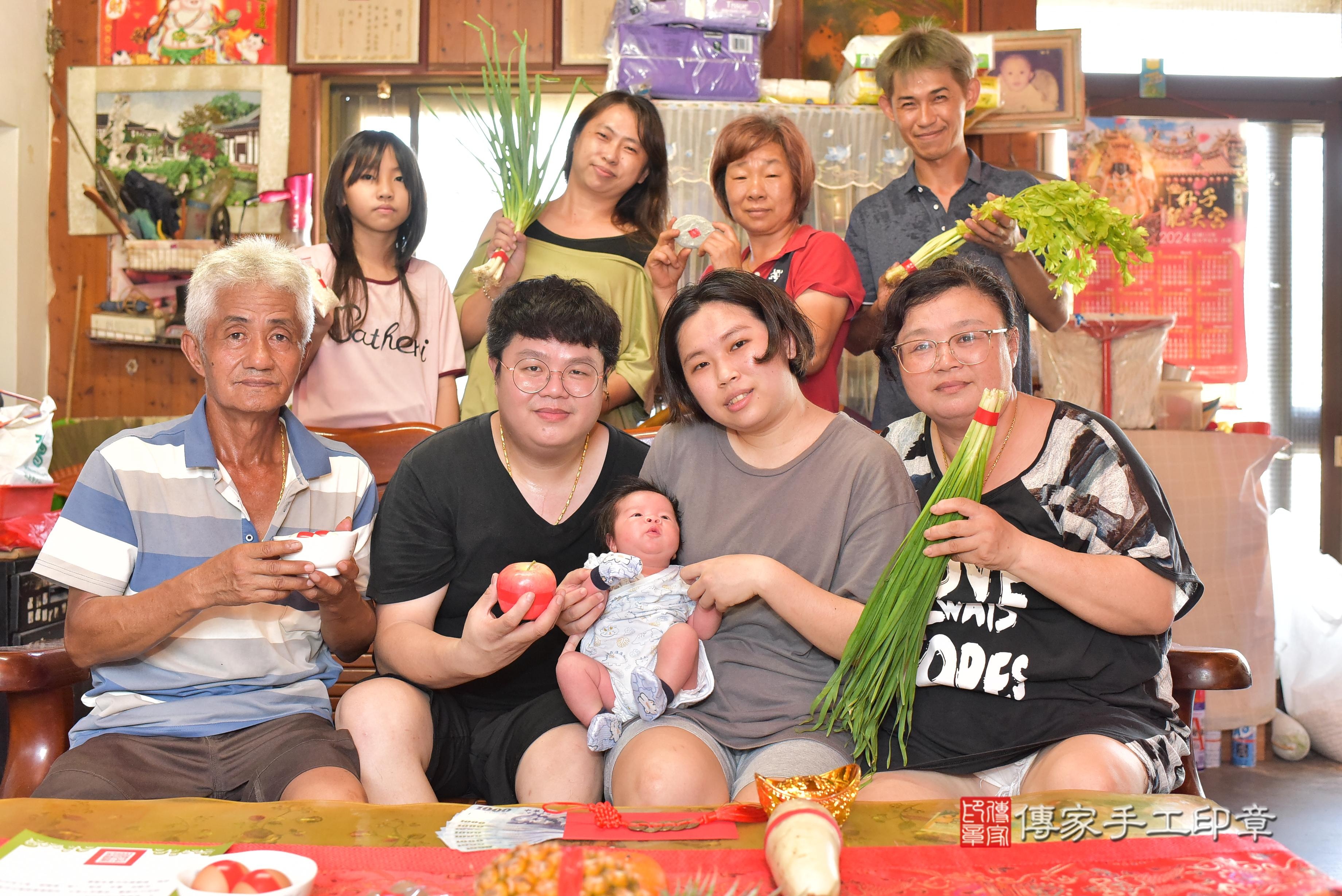 傳家手工印章台南店、抓周、度脺、中國風會場、傳家嬰兒古禮、吉祥話、抓周道具物品24種、拍照。抓周證書。寶寶抓周、滿周歲、生日快樂、祝福