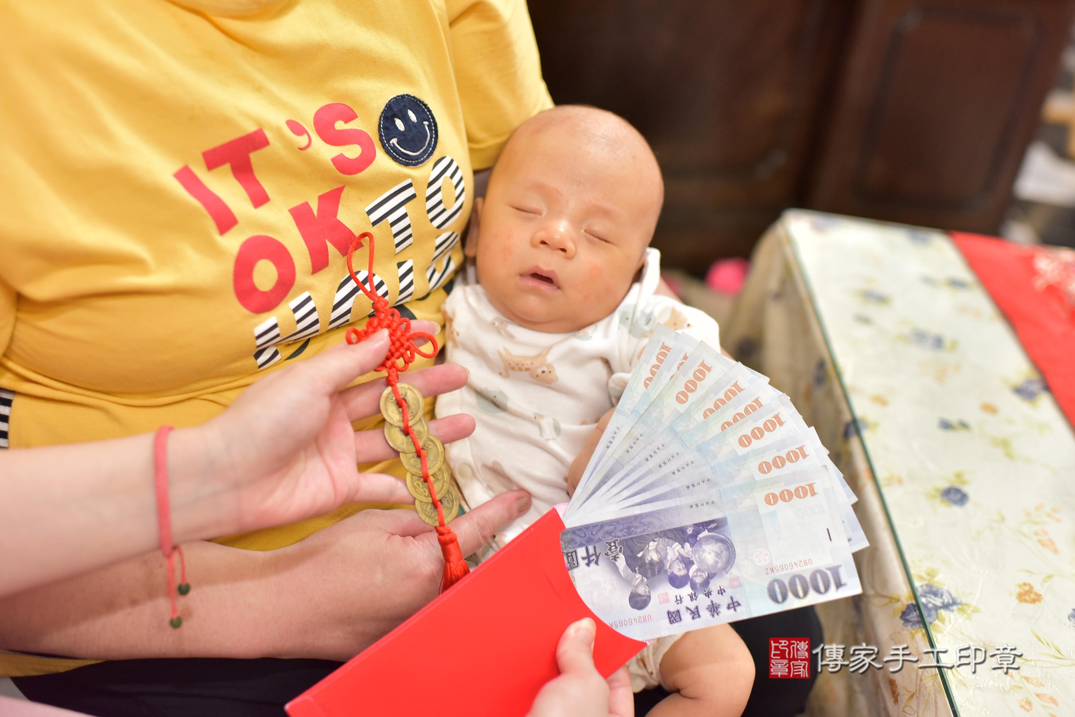 傳家手工印章台南店、抓周、度脺、中國風會場、傳家嬰兒古禮、吉祥話、抓周道具物品24種、拍照。抓周證書。寶寶抓周、滿周歲、生日快樂、祝福