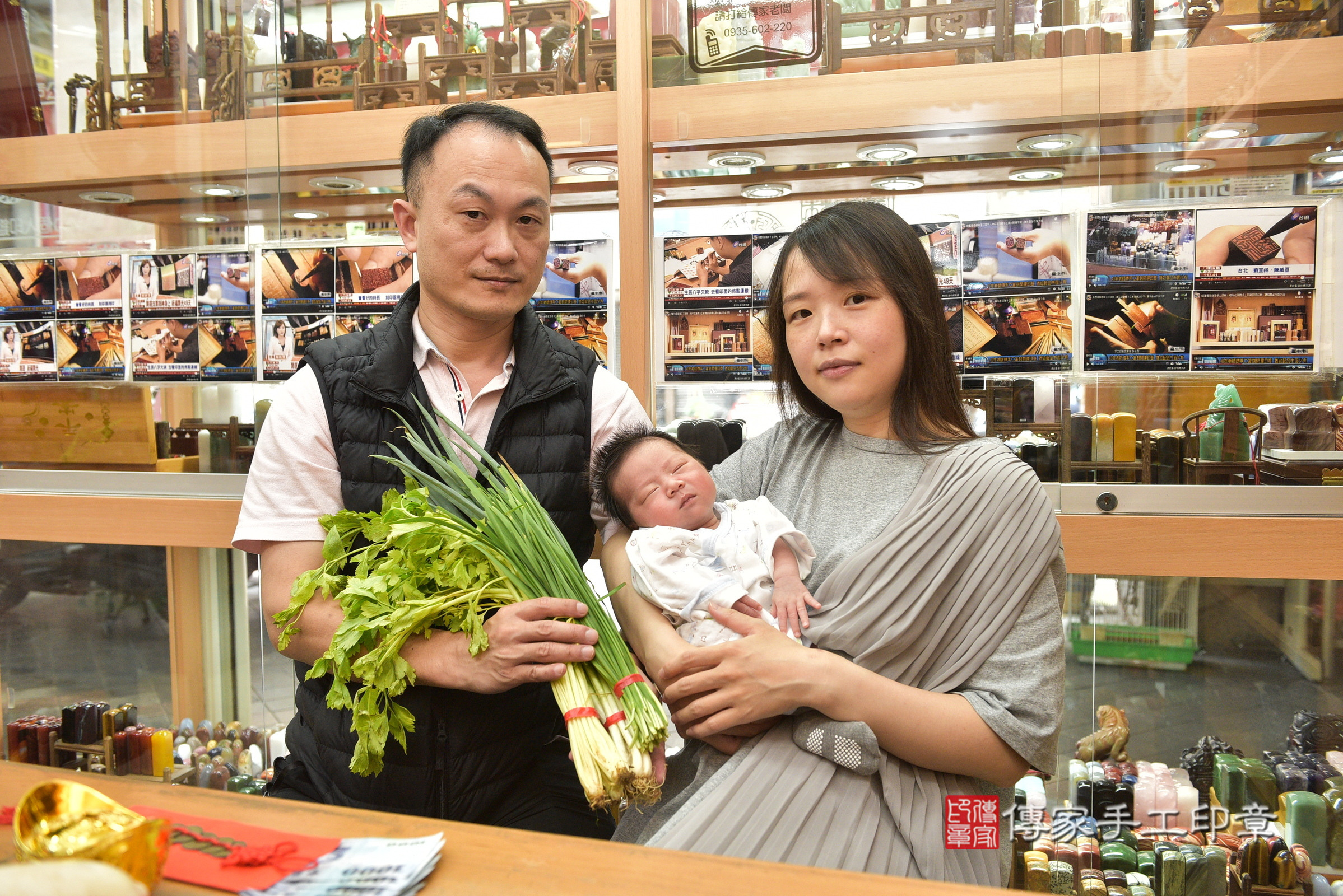 辰辰寶寶(新北市永和區嬰兒寶寶滿月剃頭理髮、嬰兒剃胎毛儀式吉祥話)。中國風會場，爸媽寶貝穿「日中韓」古裝禮服。專業拍照、證書。★購買「臍帶章、肚臍章、胎毛筆刷印章」贈送：剃頭、收涎、抓周，三選一。2024.6.27，照片9