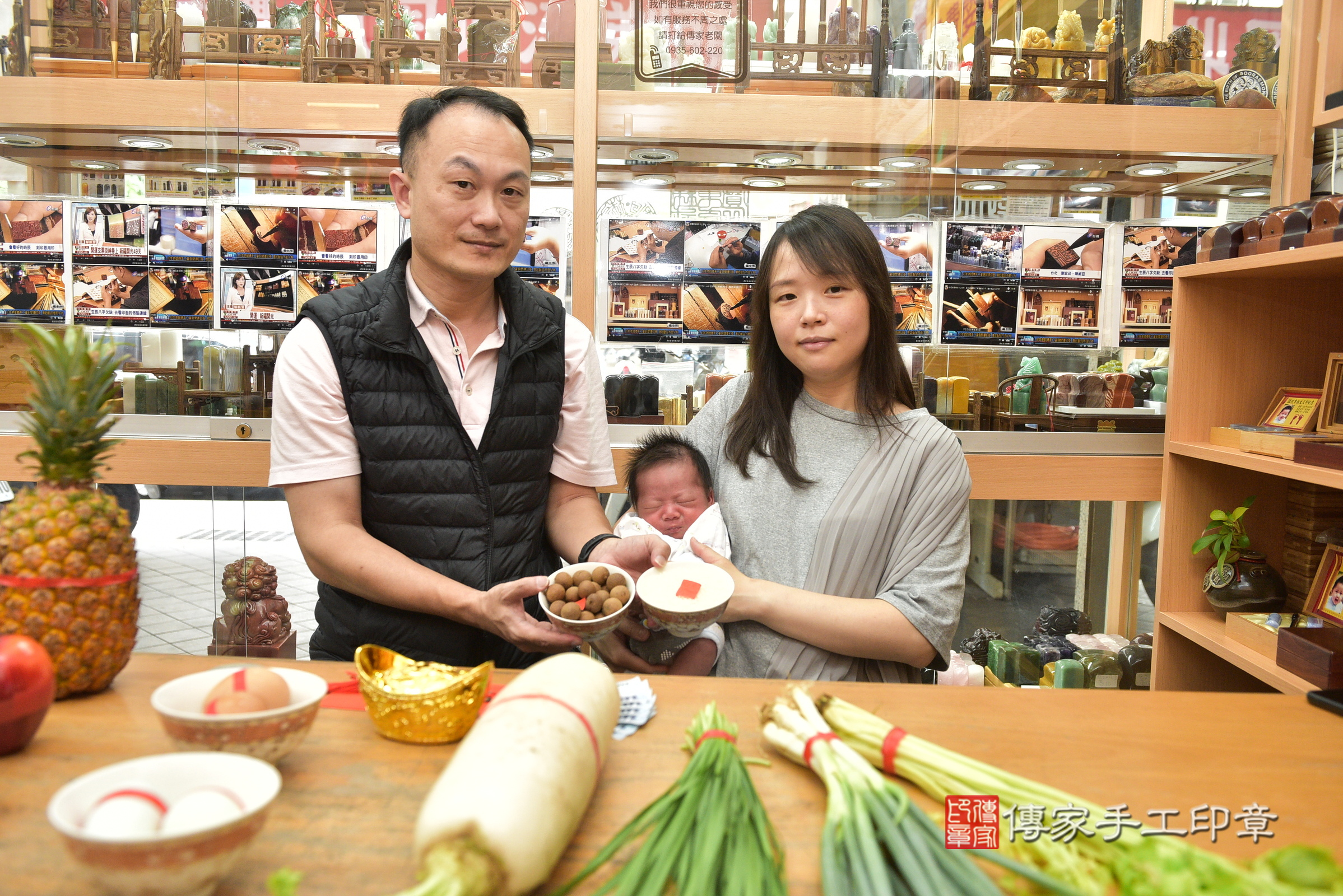 辰辰寶寶(新北市永和區嬰兒寶寶滿月剃頭理髮、嬰兒剃胎毛儀式吉祥話)。中國風會場，爸媽寶貝穿「日中韓」古裝禮服。專業拍照、證書。★購買「臍帶章、肚臍章、胎毛筆刷印章」贈送：剃頭、收涎、抓周，三選一。2024.6.27，照片4