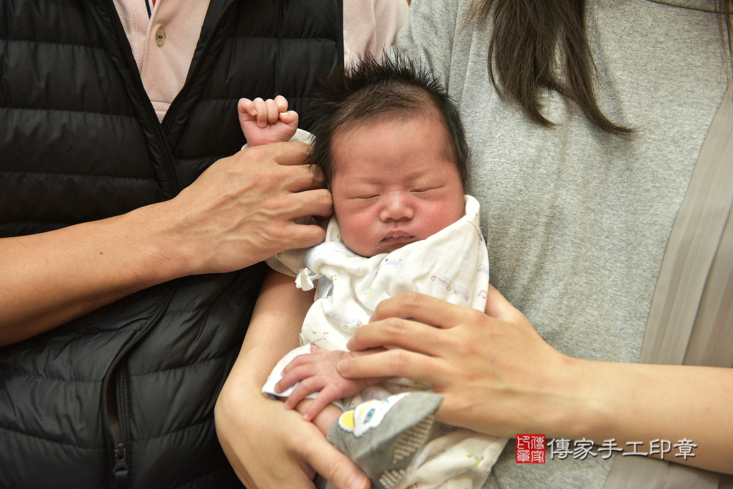 辰辰寶寶(新北市永和區嬰兒寶寶滿月剃頭理髮、嬰兒剃胎毛儀式吉祥話)。中國風會場，爸媽寶貝穿「日中韓」古裝禮服。專業拍照、證書。★購買「臍帶章、肚臍章、胎毛筆刷印章」贈送：剃頭、收涎、抓周，三選一。2024.6.27，照片1