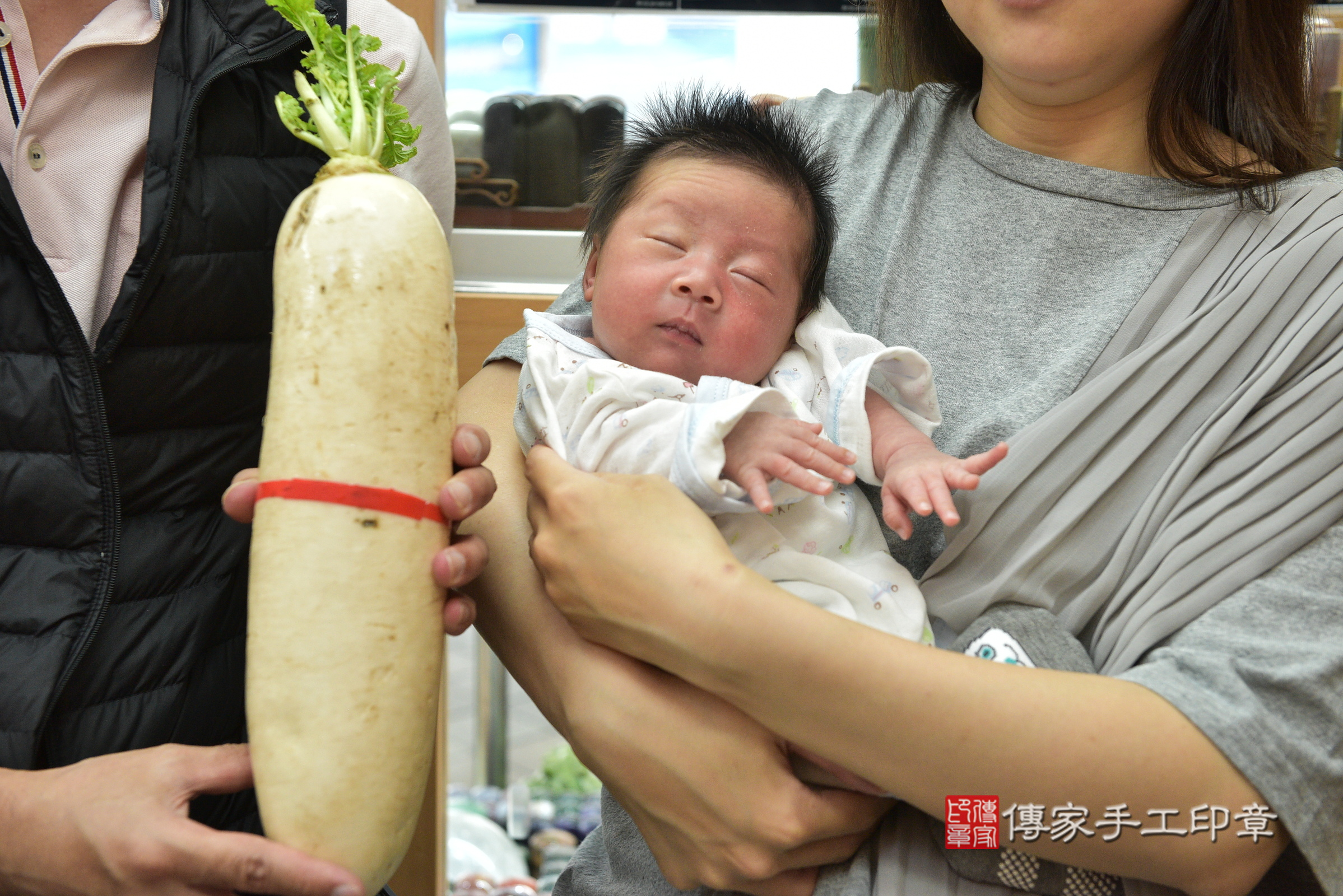 辰辰寶寶(新北市永和區嬰兒寶寶滿月剃頭理髮、嬰兒剃胎毛儀式吉祥話)。中國風會場，爸媽寶貝穿「日中韓」古裝禮服。專業拍照、證書。★購買「臍帶章、肚臍章、胎毛筆刷印章」贈送：剃頭、收涎、抓周，三選一。2024.6.27，照片7