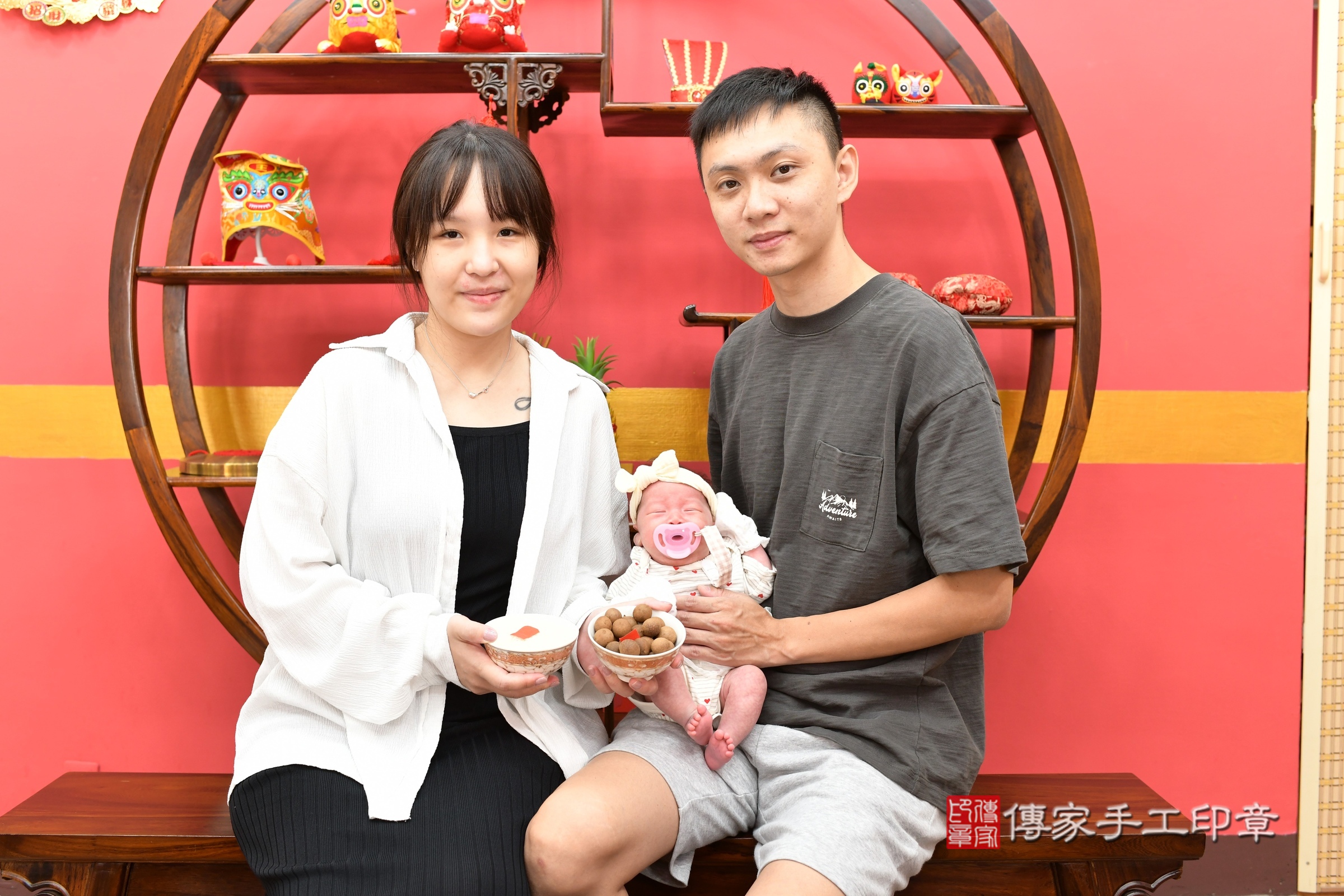 小瑀寶寶(新北市永和區嬰兒寶寶滿月剃頭理髮、嬰兒剃胎毛儀式吉祥話)。中國風會場，爸媽寶貝穿「日中韓」古裝禮服。專業拍照、證書。★購買「臍帶章、肚臍章、胎毛筆刷印章」贈送：剃頭、收涎、抓周，三選一。2024.6.29，照片7