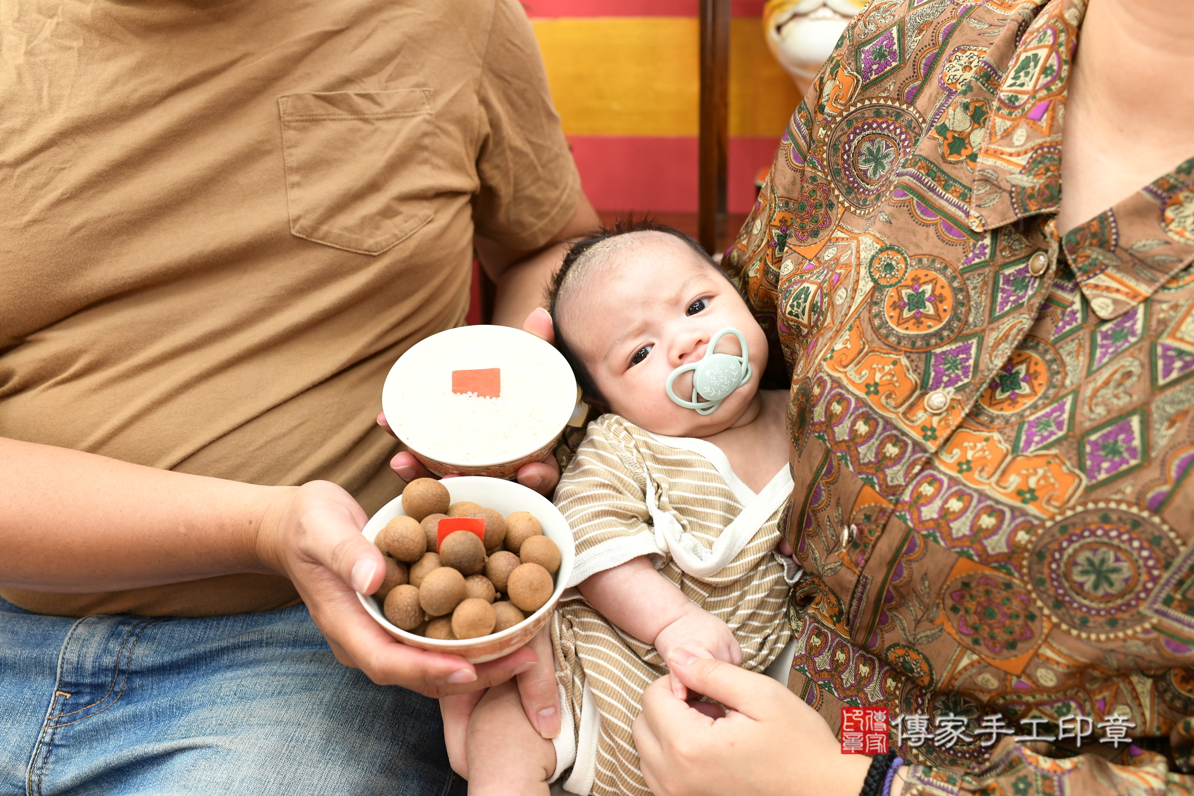 小辰寶寶(新北市永和區嬰兒寶寶滿月剃頭理髮、嬰兒剃胎毛儀式吉祥話)。中國風會場，爸媽寶貝穿「日中韓」古裝禮服。專業拍照、證書。★購買「臍帶章、肚臍章、胎毛筆刷印章」贈送：剃頭、收涎、抓周，三選一。2024.6.30，照片7