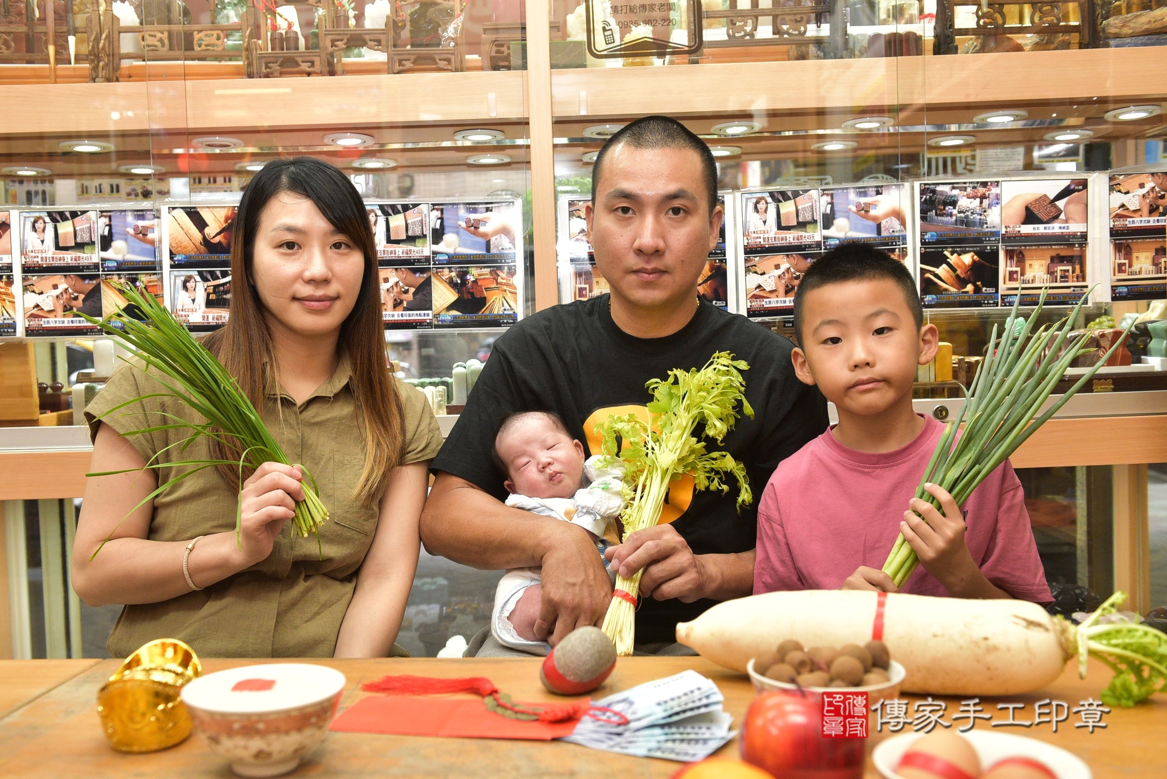 宸宸寶寶(新北市永和區嬰兒寶寶滿月剃頭理髮、嬰兒剃胎毛儀式吉祥話)。中國風會場，爸媽寶貝穿「日中韓」古裝禮服。專業拍照、證書。★購買「臍帶章、肚臍章、胎毛筆刷印章」贈送：剃頭、收涎、抓周，三選一。2024.6.29，照片9