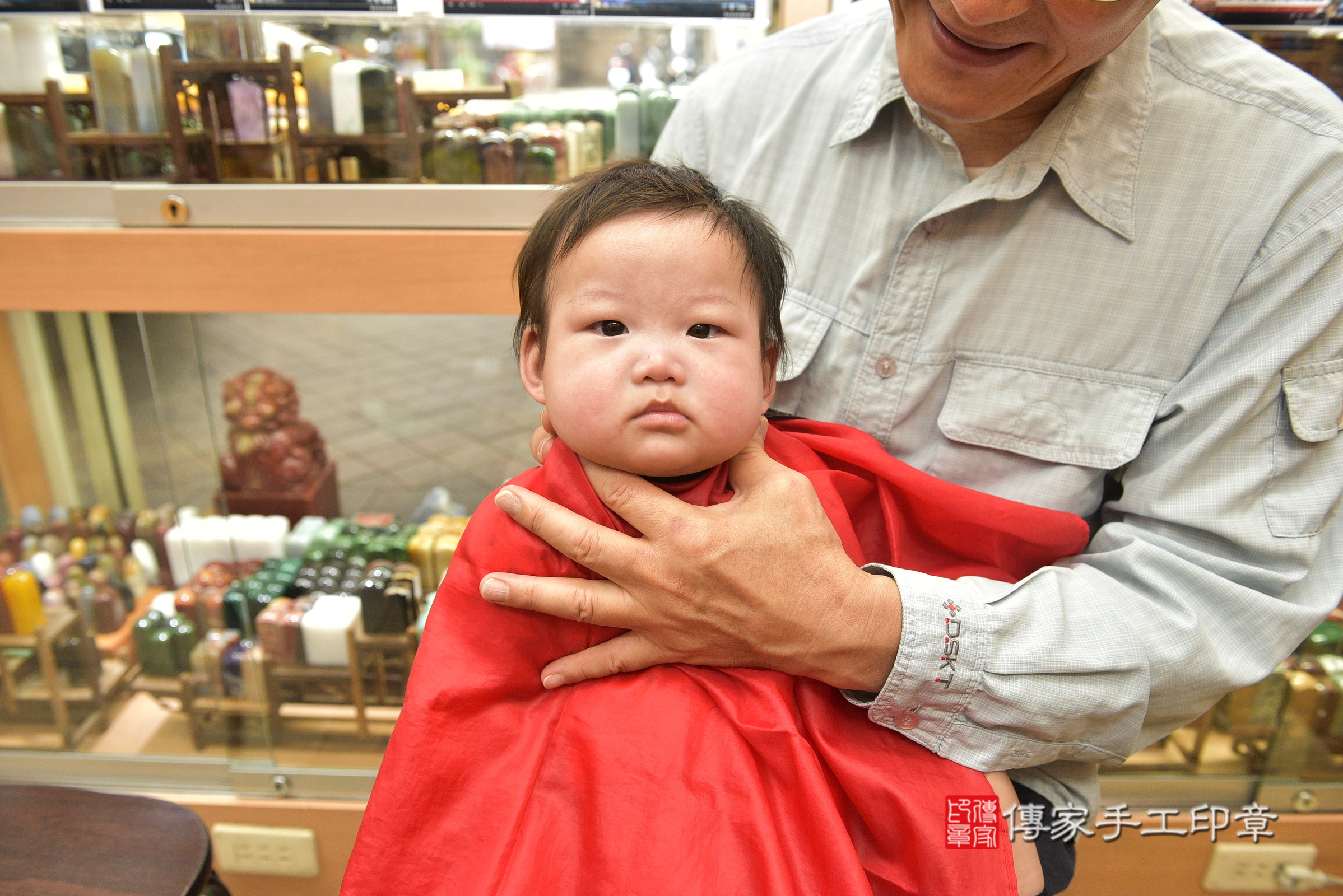 小鑫寶寶(新北市永和區嬰兒寶寶滿月剃頭理髮、嬰兒剃胎毛儀式吉祥話)。中國風會場，爸媽寶貝穿「日中韓」古裝禮服。專業拍照、證書。★購買「臍帶章、肚臍章、胎毛筆刷印章」贈送：剃頭、收涎、抓周，三選一。2024.6.29，照片11