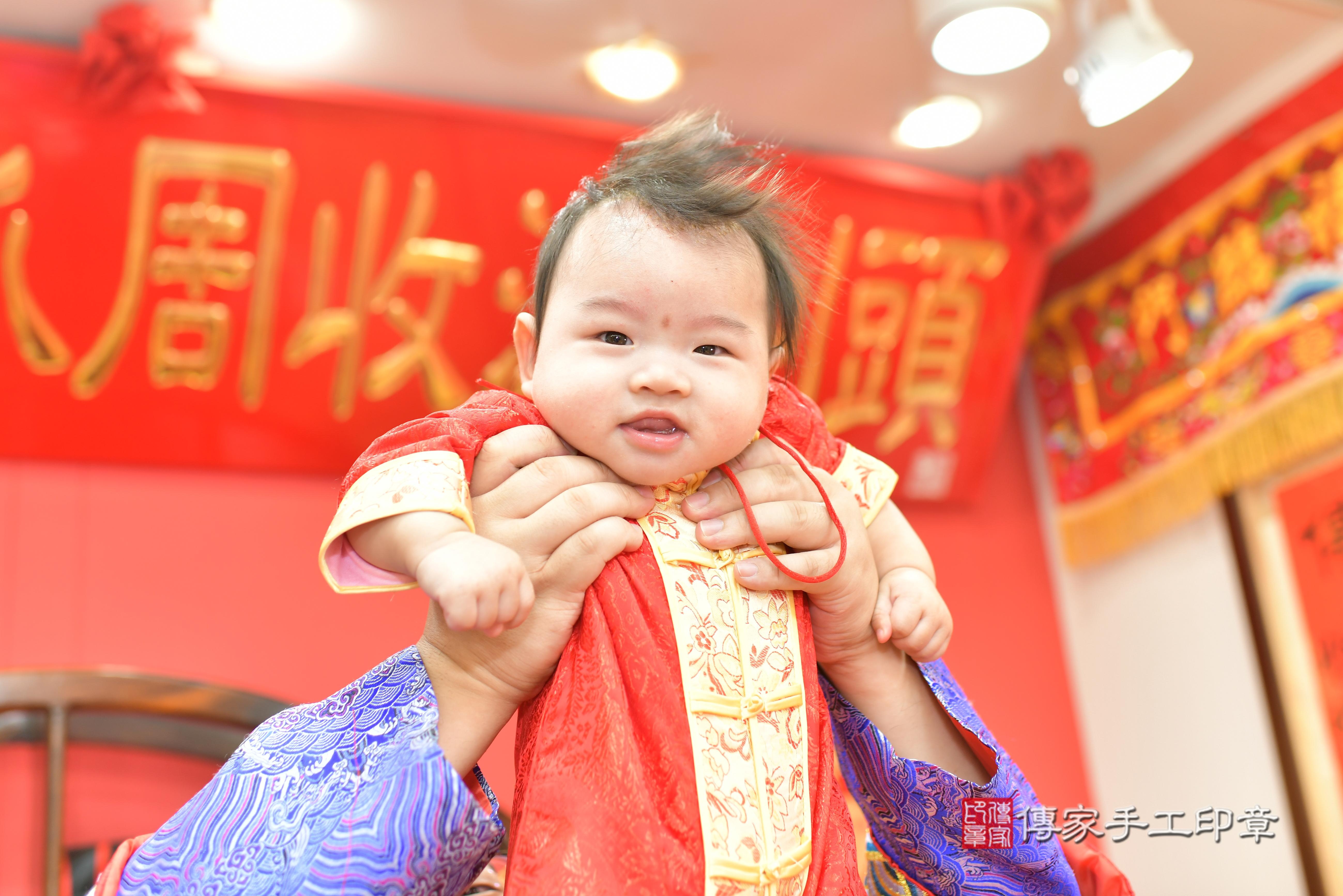 傳家手工印章桃園店、抓周、度脺、中國風會場、傳家嬰兒古禮、吉祥話、抓周道具物品24種、拍照。抓周證書。寶寶抓周、滿周歲、生日快樂、祝福