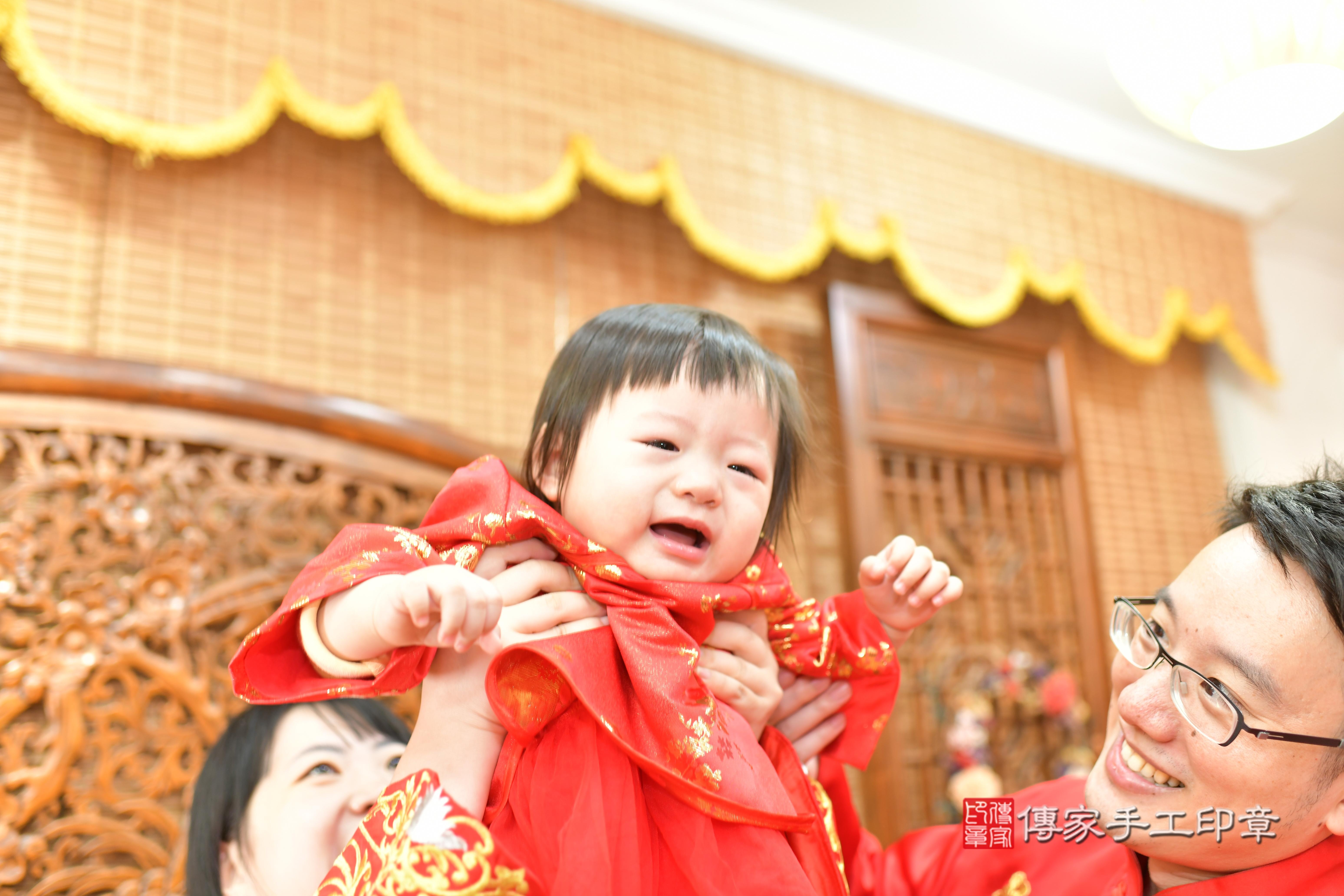 傳家手工印章桃園店、抓周、度脺、中國風會場、傳家嬰兒古禮、吉祥話、抓周道具物品24種、拍照。抓周證書。寶寶抓周、滿周歲、生日快樂、祝福