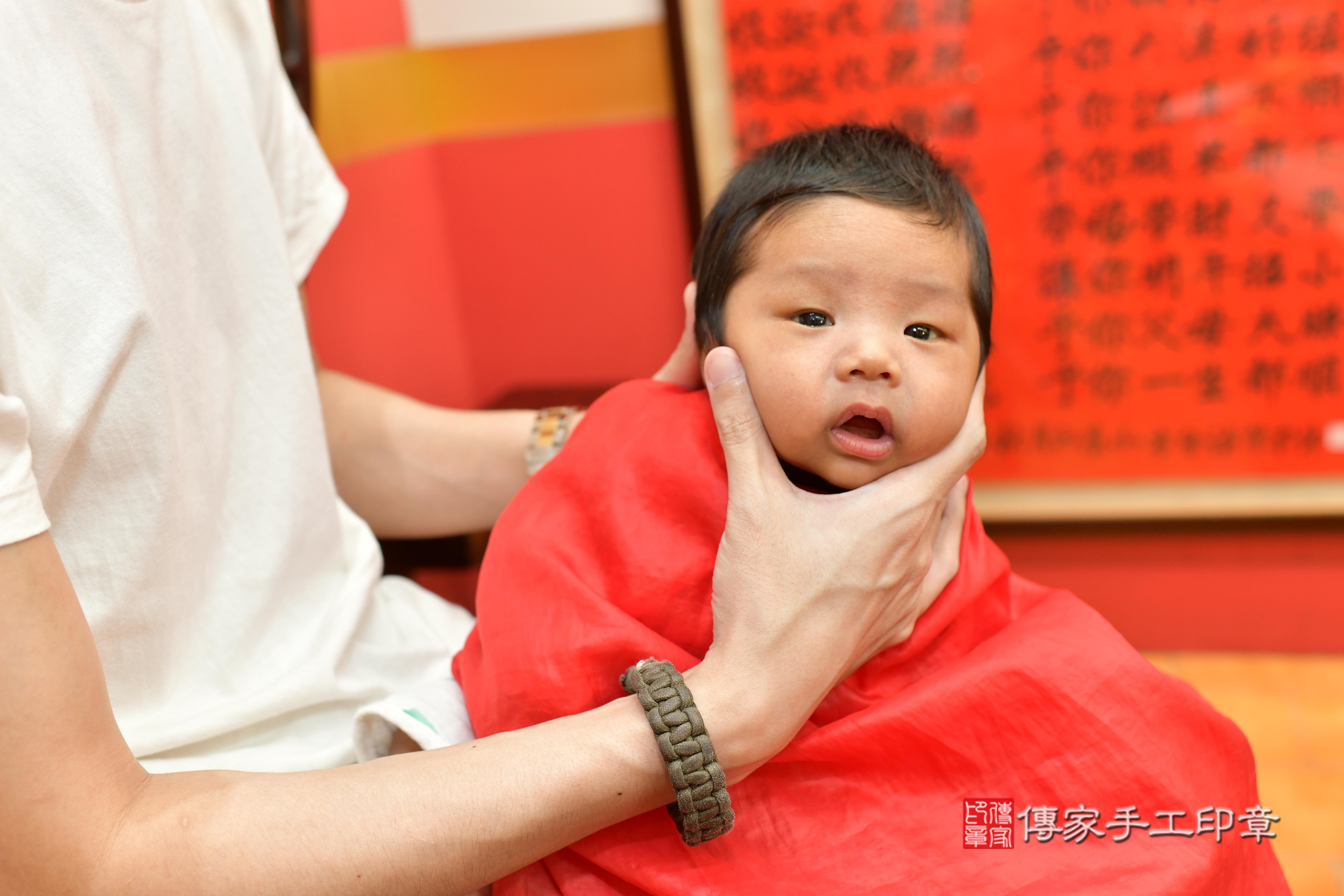 傳家手工印章桃園店、抓周、度脺、中國風會場、傳家嬰兒古禮、吉祥話、抓周道具物品24種、拍照。抓周證書。寶寶抓周、滿周歲、生日快樂、祝福