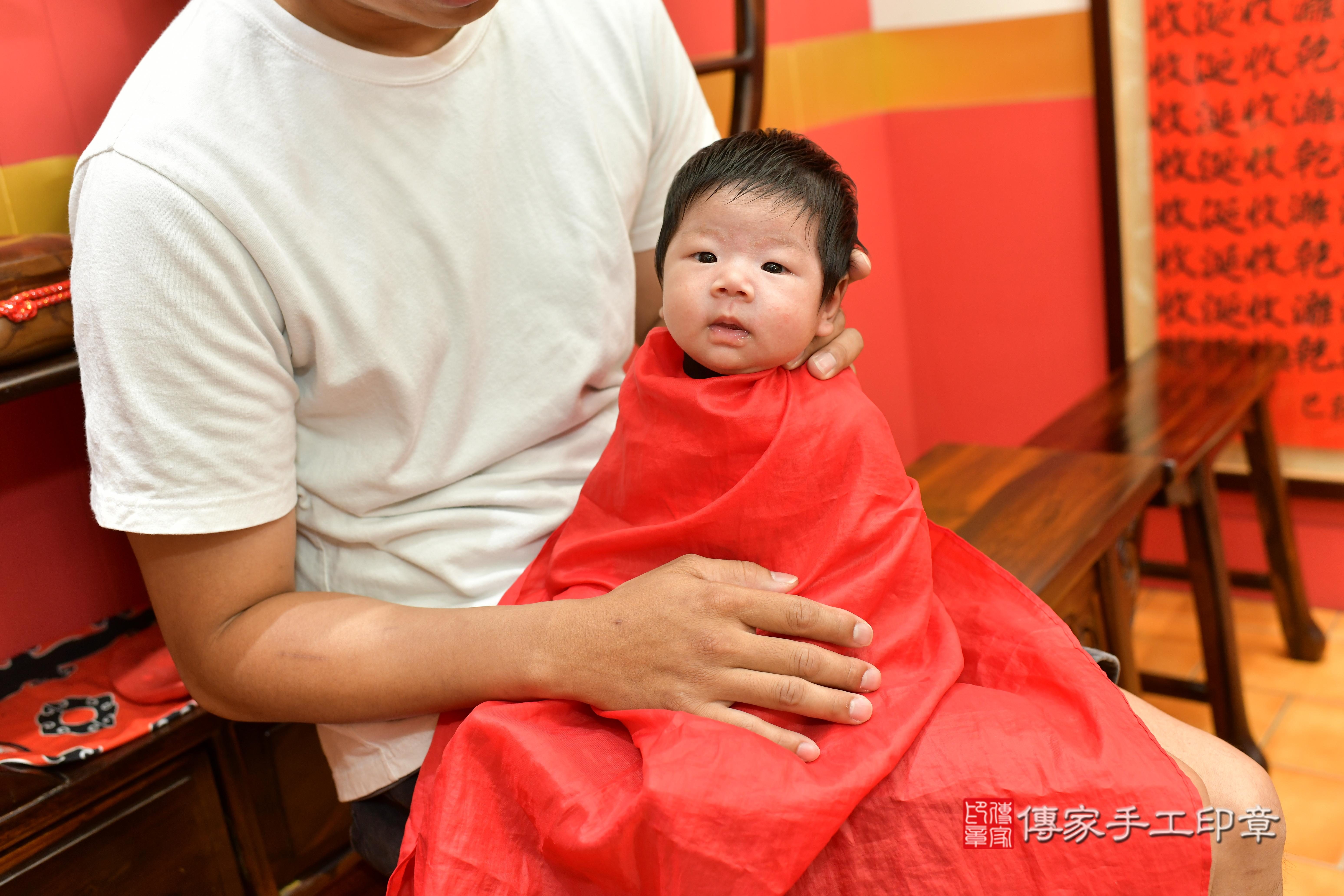 傳家手工印章桃園店、抓周、度脺、中國風會場、傳家嬰兒古禮、吉祥話、抓周道具物品24種、拍照。抓周證書。寶寶抓周、滿周歲、生日快樂、祝福