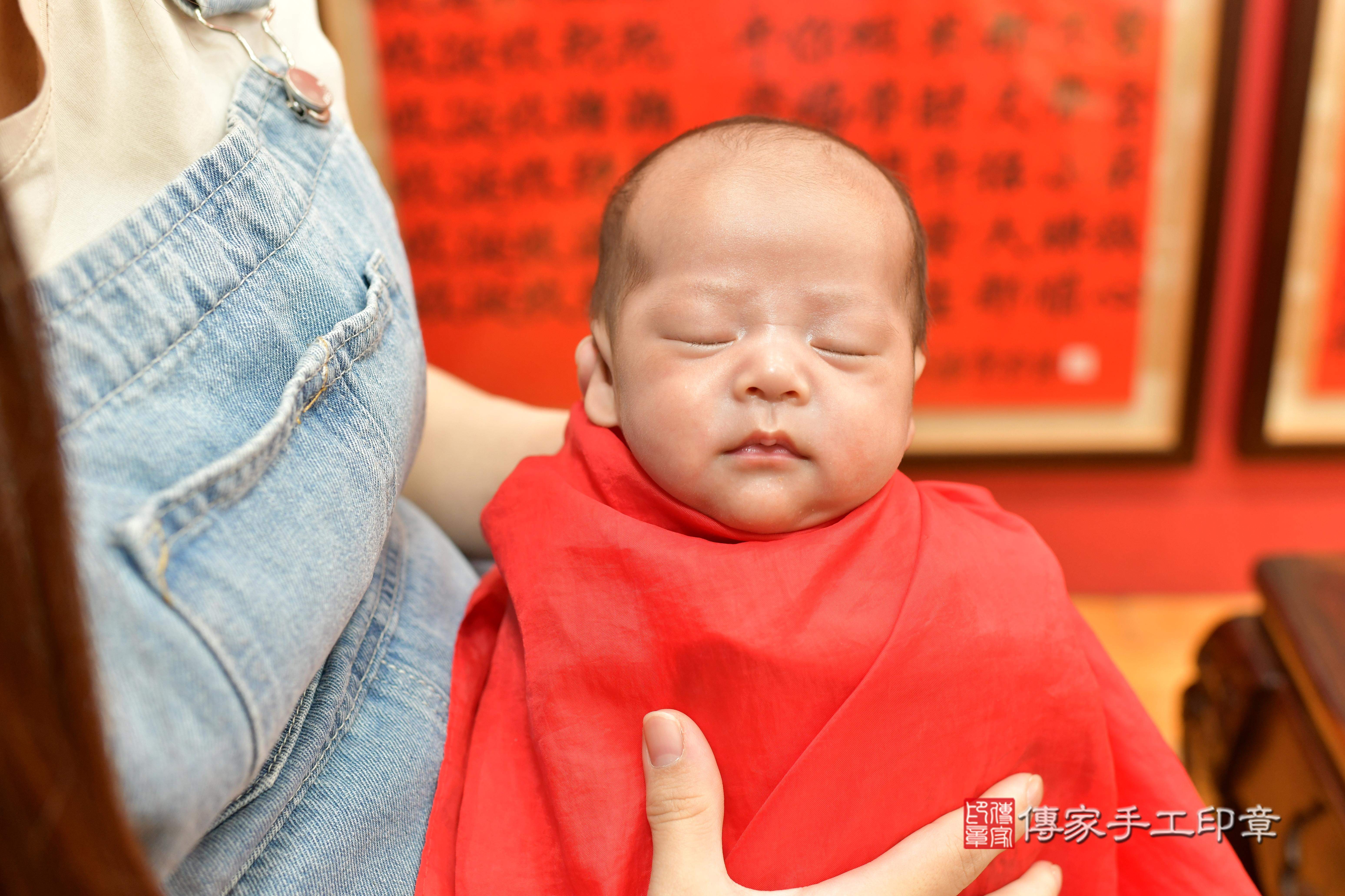 傳家手工印章桃園店、抓周、度脺、中國風會場、傳家嬰兒古禮、吉祥話、抓周道具物品24種、拍照。抓周證書。寶寶抓周、滿周歲、生日快樂、祝福