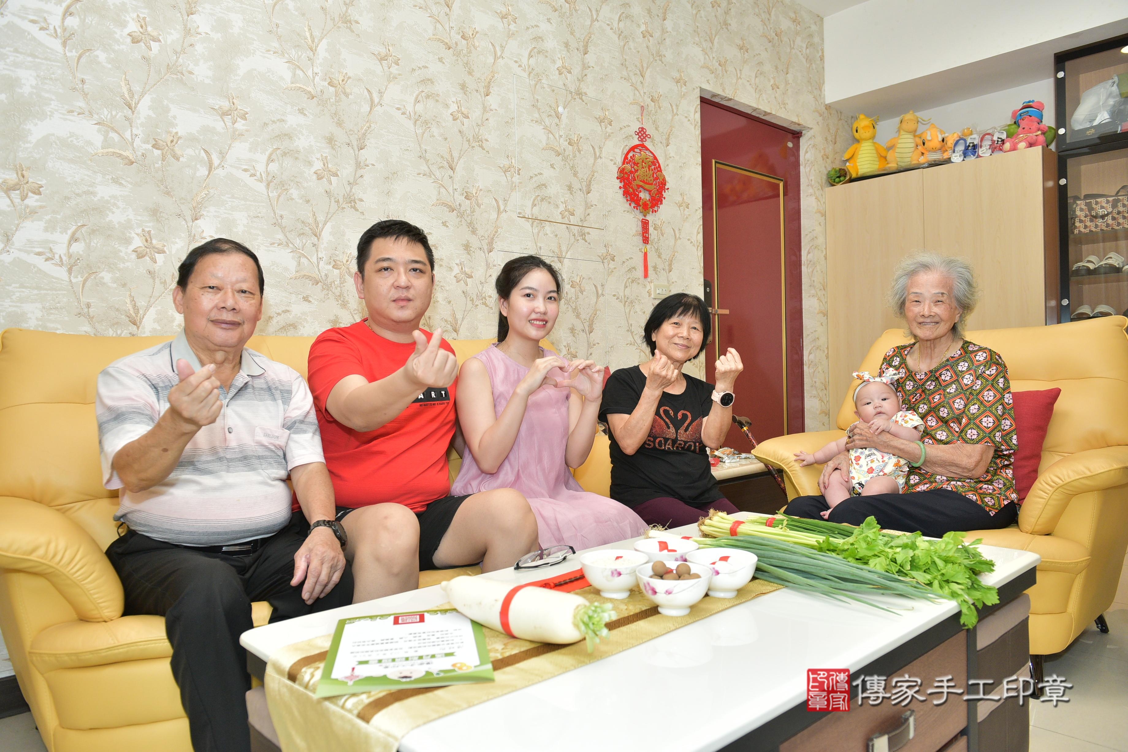 傳家手工印章桃園店、抓周、度脺、中國風會場、傳家嬰兒古禮、吉祥話、抓周道具物品24種、拍照。抓周證書。寶寶抓周、滿周歲、生日快樂、祝福