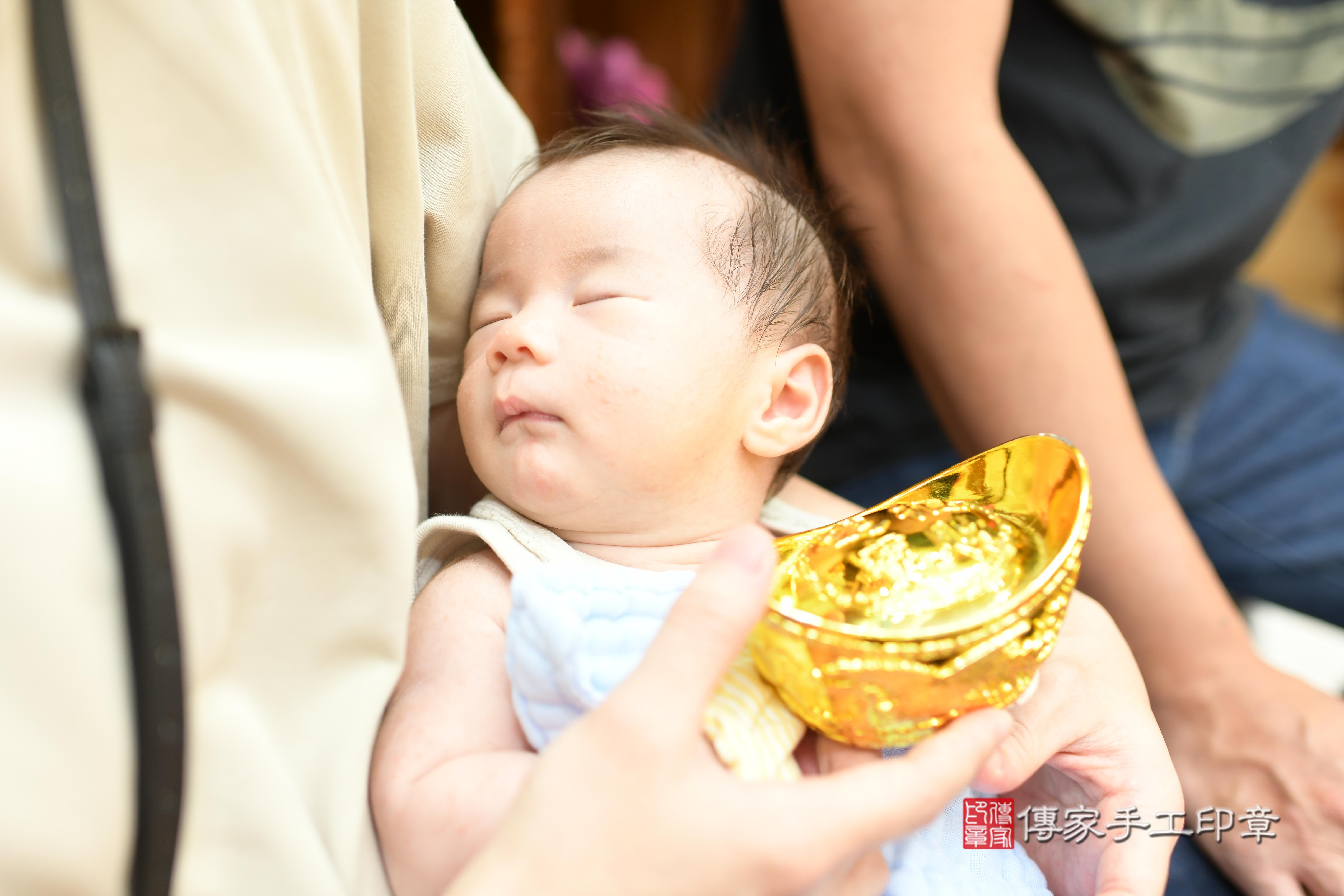 傳家手工印章台南店、抓周、度脺、中國風會場、傳家嬰兒古禮、吉祥話、抓周道具物品24種、拍照。抓周證書。寶寶抓周、滿周歲、生日快樂、祝福