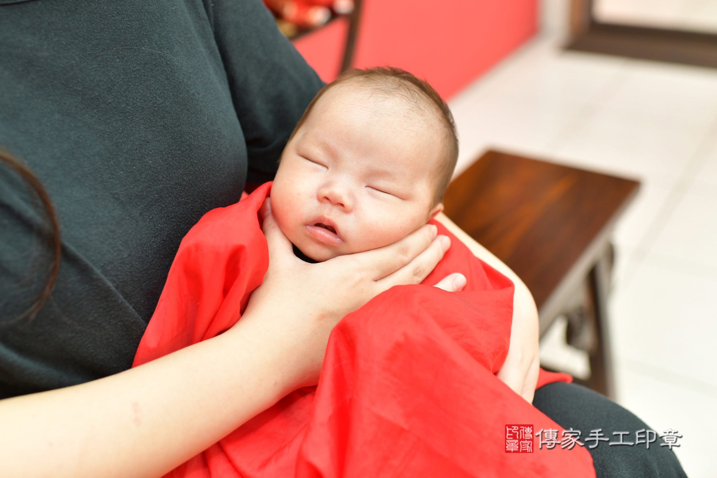 愷愷寶寶(台中市北區嬰兒寶寶滿月剃頭理髮、嬰兒剃胎毛儀式吉祥話)。中國風會場，爸媽寶貝穿「日中韓」古裝禮服。專業拍照、證書。★購買「臍帶章、肚臍章、胎毛筆刷印章」贈送：剃頭、收涎、抓周，三選一。2024.6.10，照片11