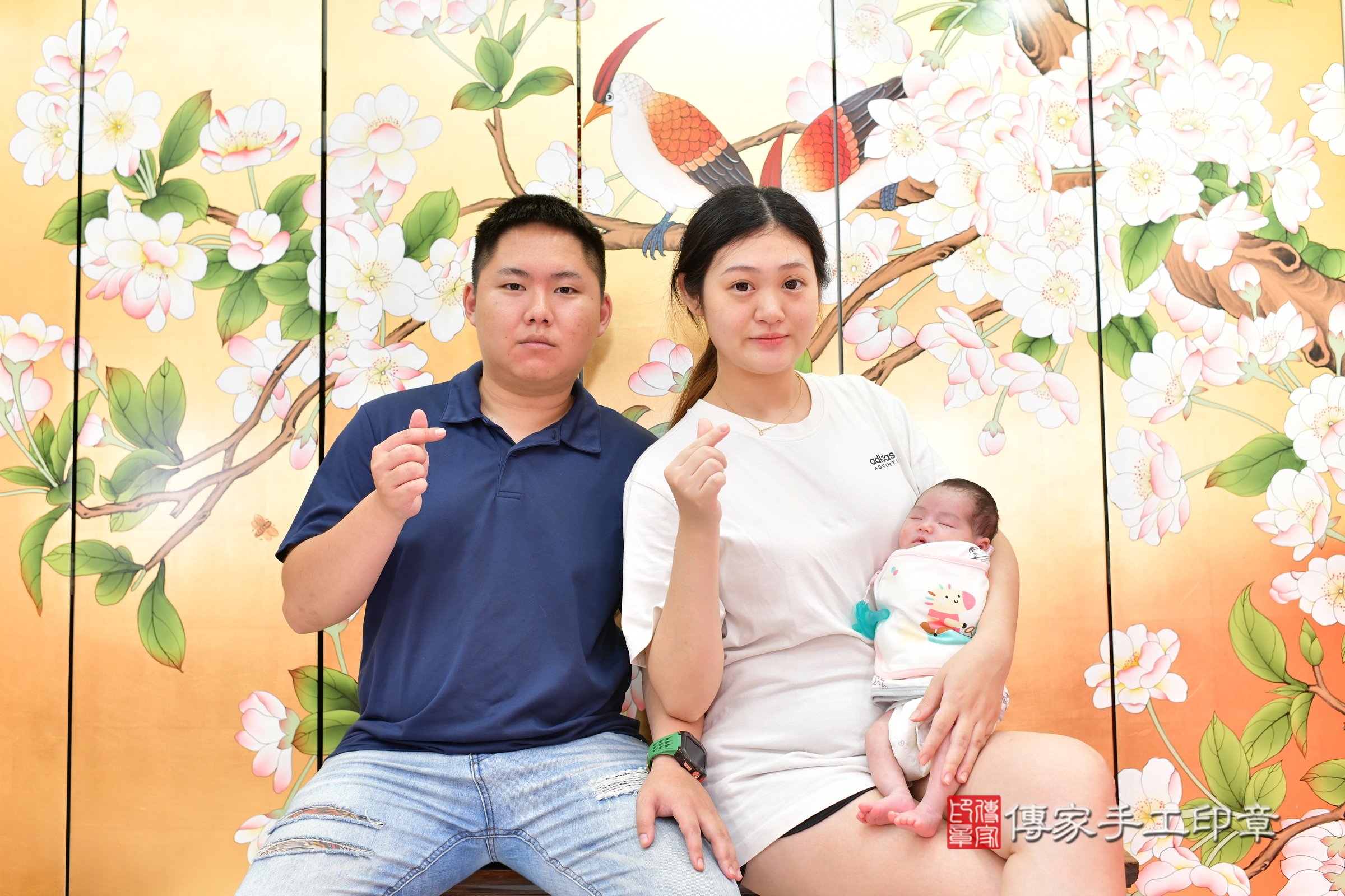 暄暄寶寶(台中市北區嬰兒寶寶滿月剃頭理髮、嬰兒剃胎毛儀式吉祥話)。中國風會場，爸媽寶貝穿「日中韓」古裝禮服。專業拍照、證書。★購買「臍帶章、肚臍章、胎毛筆刷印章」贈送：剃頭、收涎、抓周，三選一。2024.6.25，照片2