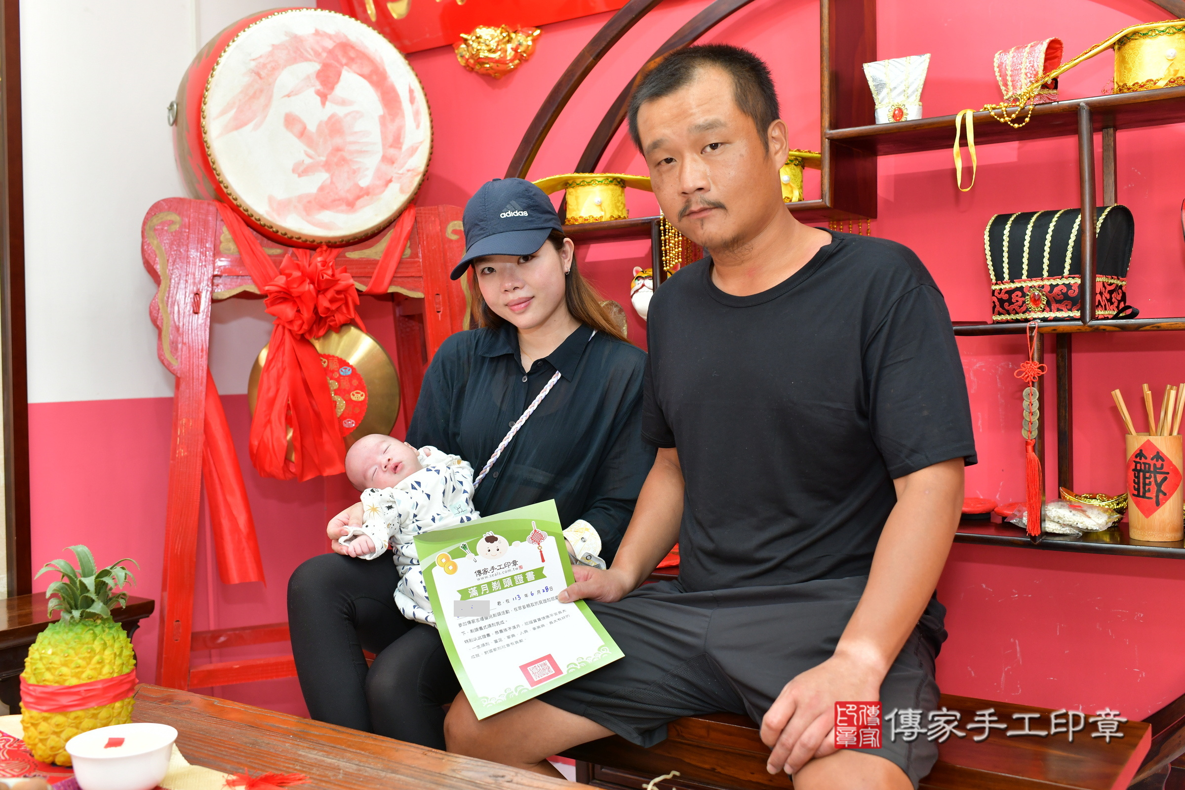 晨晨寶寶(台中市北區嬰兒寶寶滿月剃頭理髮、嬰兒剃胎毛儀式吉祥話)。中國風會場，爸媽寶貝穿「日中韓」古裝禮服。專業拍照、證書。★購買「臍帶章、肚臍章、胎毛筆刷印章」贈送：剃頭、收涎、抓周，三選一。2024.6.28，照片12