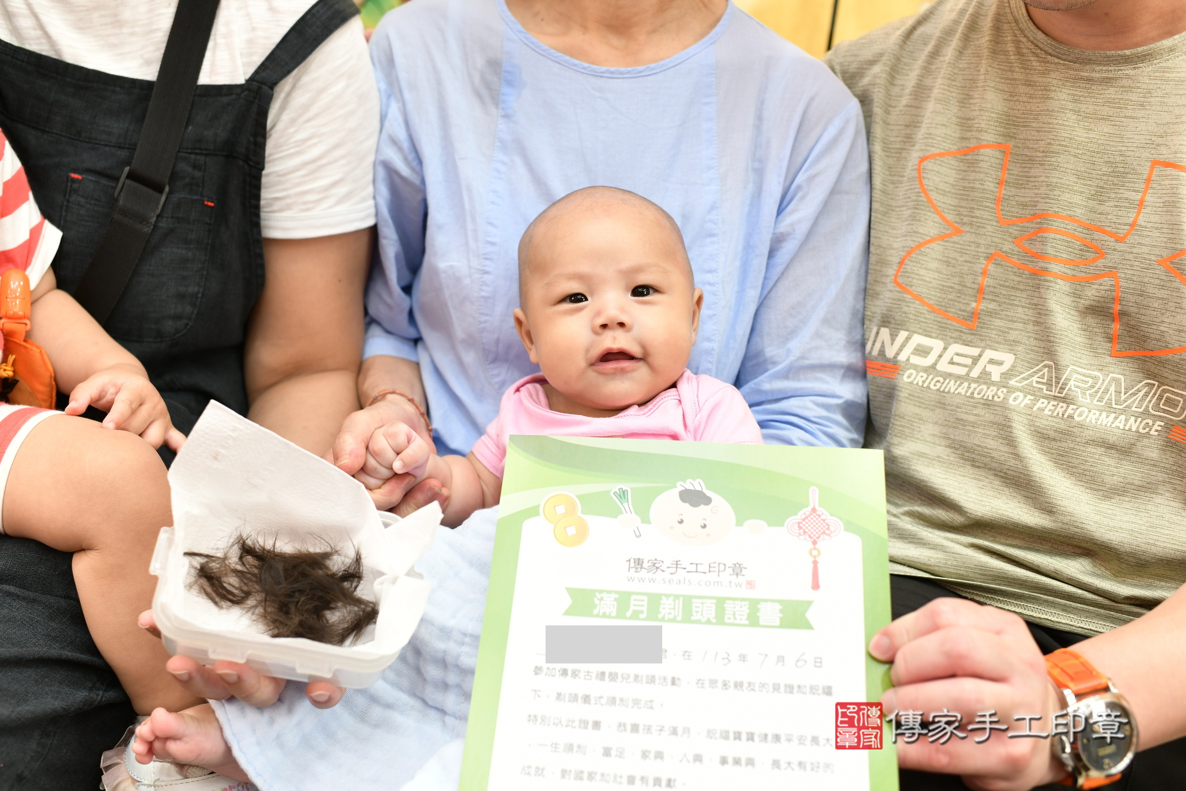 小航寶寶(台北市大同區嬰兒寶寶滿月剃頭理髮、嬰兒剃胎毛儀式吉祥話)。中國風會場，爸媽寶貝穿「日中韓」古裝禮服。專業拍照、證書。★購買「臍帶章、肚臍章、胎毛筆刷印章」贈送：剃頭、收涎、抓周，三選一。2024.7.6，照片20