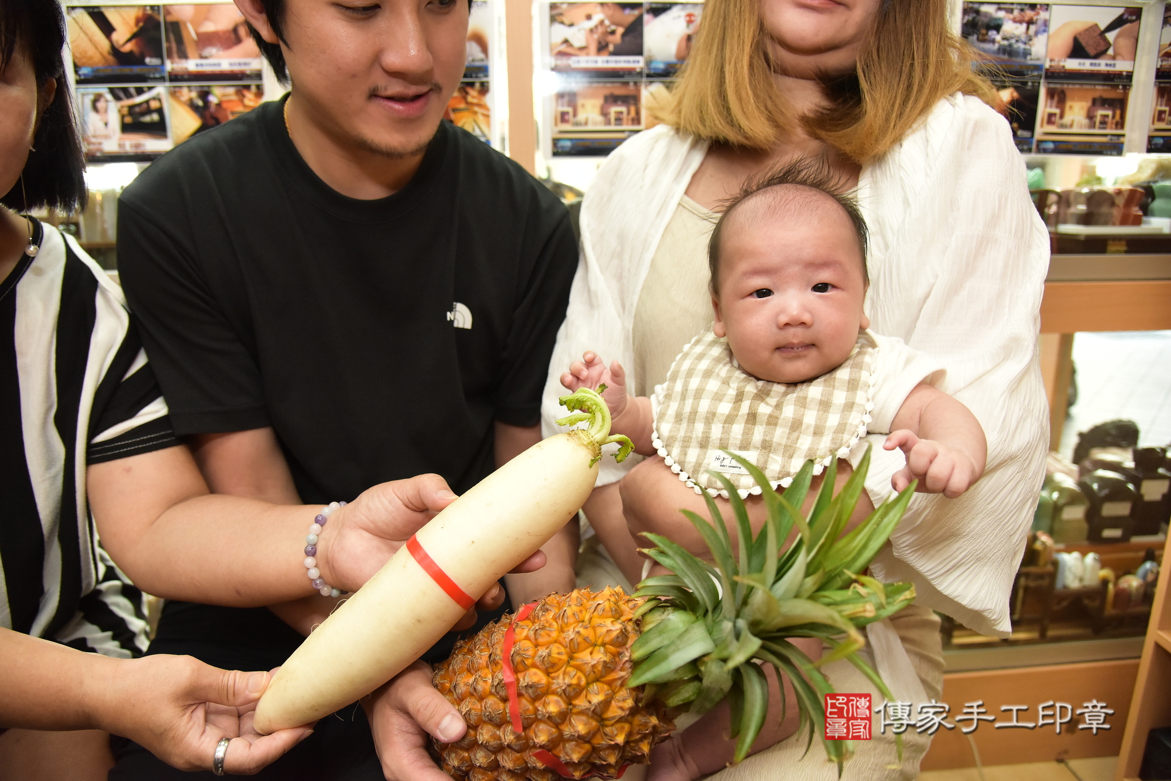 叡叡寶寶(新北市永和區嬰兒寶寶滿月剃頭理髮、嬰兒剃胎毛儀式吉祥話)。中國風會場，爸媽寶貝穿「日中韓」古裝禮服。專業拍照、證書。★購買「臍帶章、肚臍章、胎毛筆刷印章」贈送：剃頭、收涎、抓周，三選一。2024.7.13，照片12