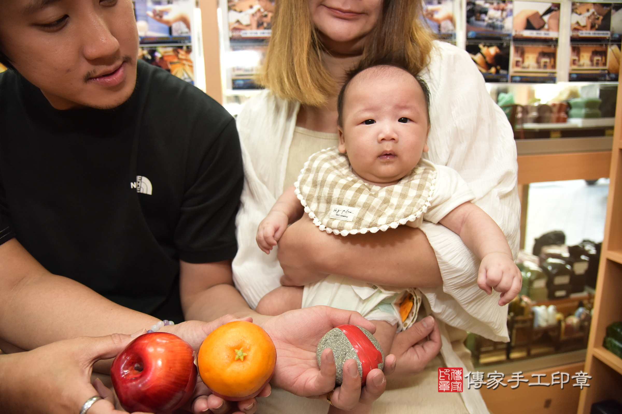 叡叡寶寶(新北市永和區嬰兒寶寶滿月剃頭理髮、嬰兒剃胎毛儀式吉祥話)。中國風會場，爸媽寶貝穿「日中韓」古裝禮服。專業拍照、證書。★購買「臍帶章、肚臍章、胎毛筆刷印章」贈送：剃頭、收涎、抓周，三選一。2024.7.13，照片10