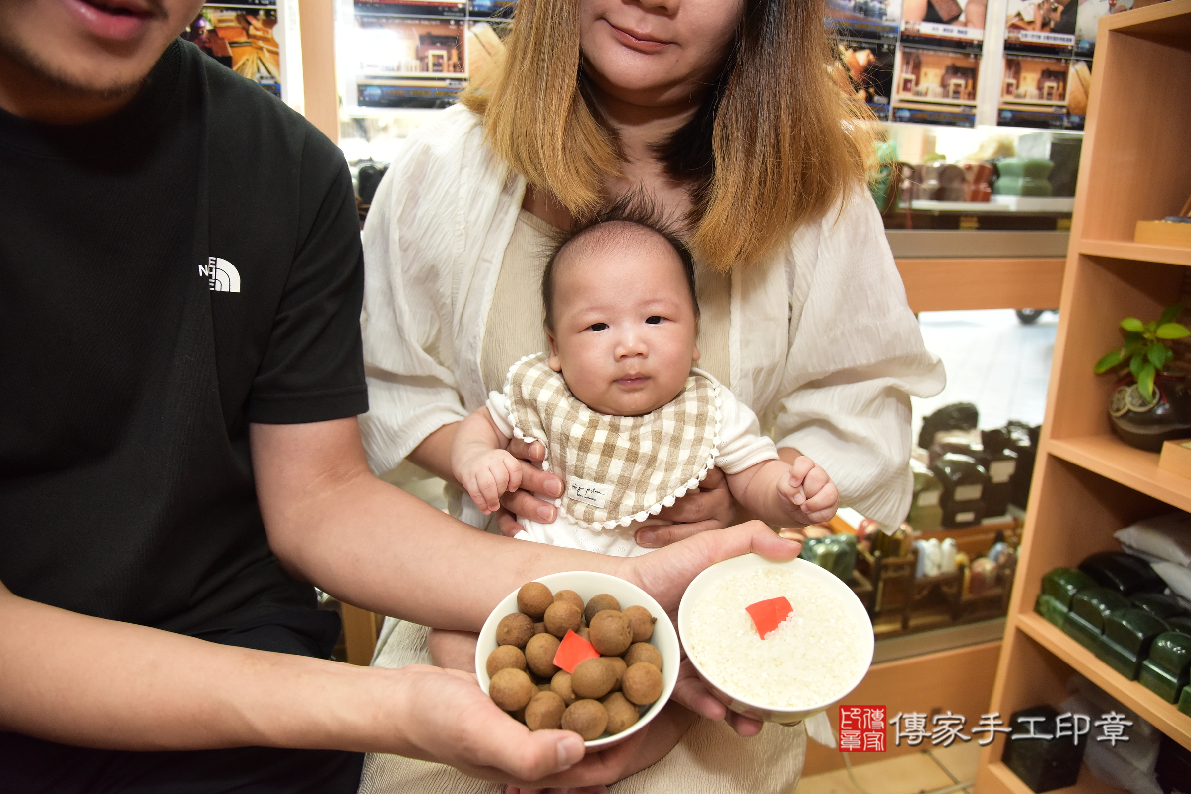 叡叡寶寶(新北市永和區嬰兒寶寶滿月剃頭理髮、嬰兒剃胎毛儀式吉祥話)。中國風會場，爸媽寶貝穿「日中韓」古裝禮服。專業拍照、證書。★購買「臍帶章、肚臍章、胎毛筆刷印章」贈送：剃頭、收涎、抓周，三選一。2024.7.13，照片8