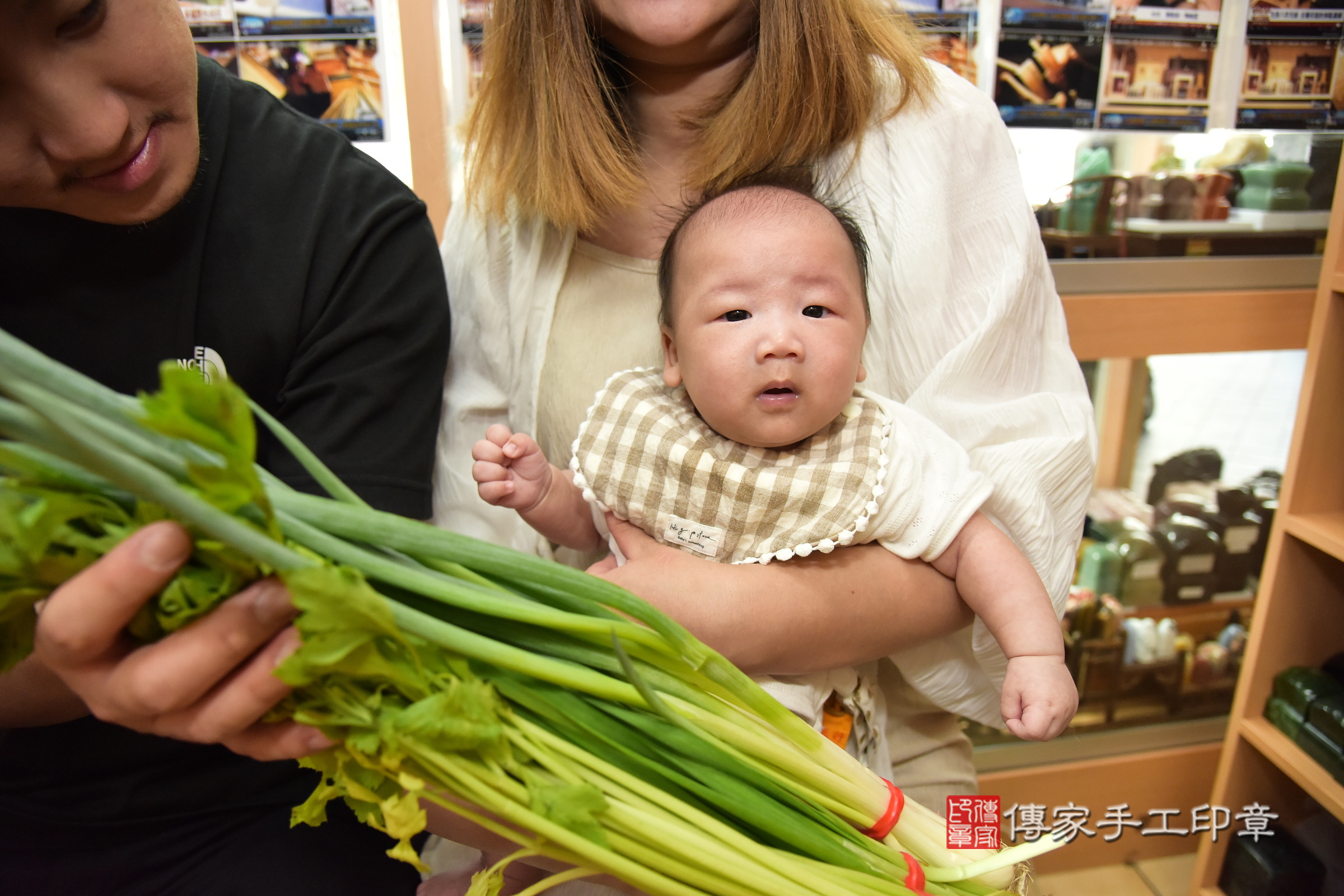 叡叡寶寶(新北市永和區嬰兒寶寶滿月剃頭理髮、嬰兒剃胎毛儀式吉祥話)。中國風會場，爸媽寶貝穿「日中韓」古裝禮服。專業拍照、證書。★購買「臍帶章、肚臍章、胎毛筆刷印章」贈送：剃頭、收涎、抓周，三選一。2024.7.13，照片14