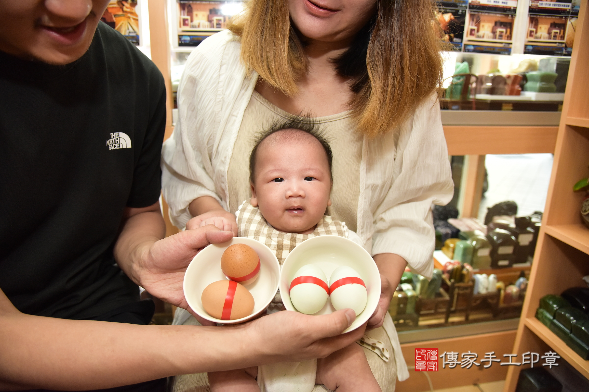 叡叡寶寶(新北市永和區嬰兒寶寶滿月剃頭理髮、嬰兒剃胎毛儀式吉祥話)。中國風會場，爸媽寶貝穿「日中韓」古裝禮服。專業拍照、證書。★購買「臍帶章、肚臍章、胎毛筆刷印章」贈送：剃頭、收涎、抓周，三選一。2024.7.13，照片6