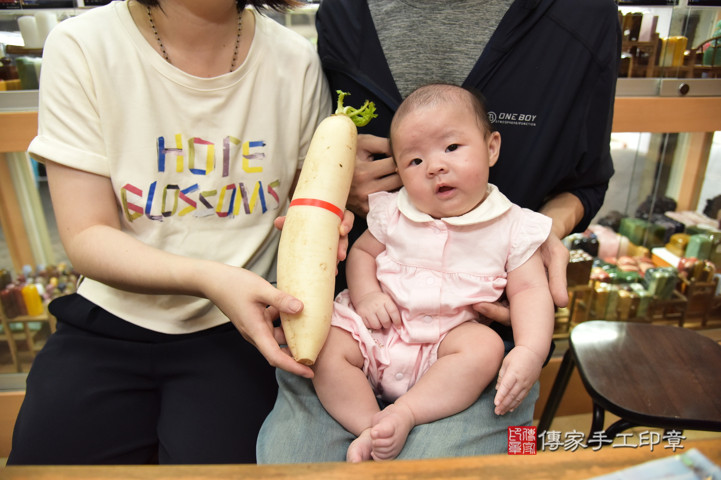 霏霏寶寶(新北市永和區嬰兒寶寶滿月剃頭理髮、嬰兒剃胎毛儀式吉祥話)。中國風會場，爸媽寶貝穿「日中韓」古裝禮服。專業拍照、證書。★購買「臍帶章、肚臍章、胎毛筆刷印章」贈送：剃頭、收涎、抓周，三選一。2024.7.13，照片17