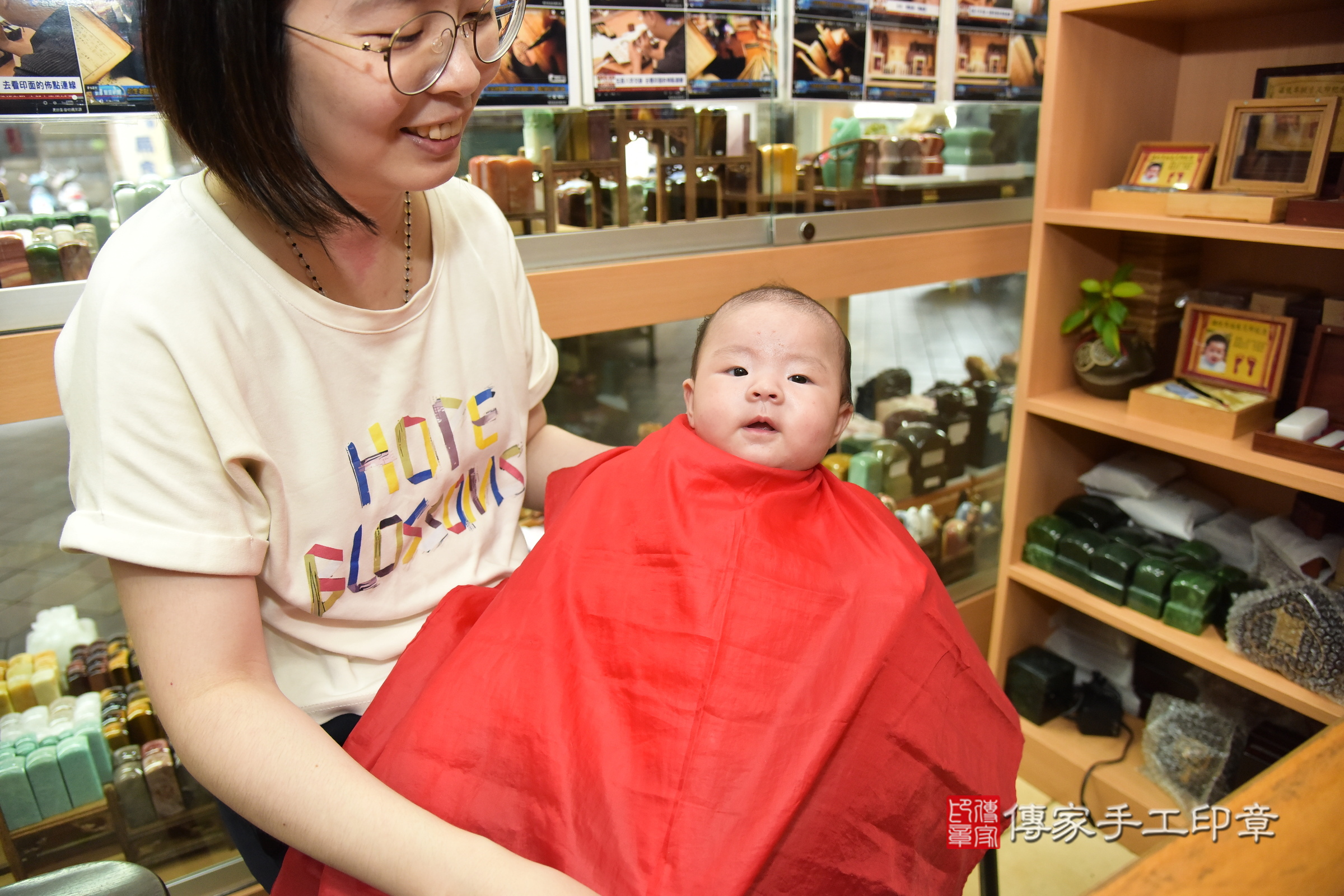 霏霏寶寶(新北市永和區嬰兒寶寶滿月剃頭理髮、嬰兒剃胎毛儀式吉祥話)。中國風會場，爸媽寶貝穿「日中韓」古裝禮服。專業拍照、證書。★購買「臍帶章、肚臍章、胎毛筆刷印章」贈送：剃頭、收涎、抓周，三選一。2024.7.13，照片23