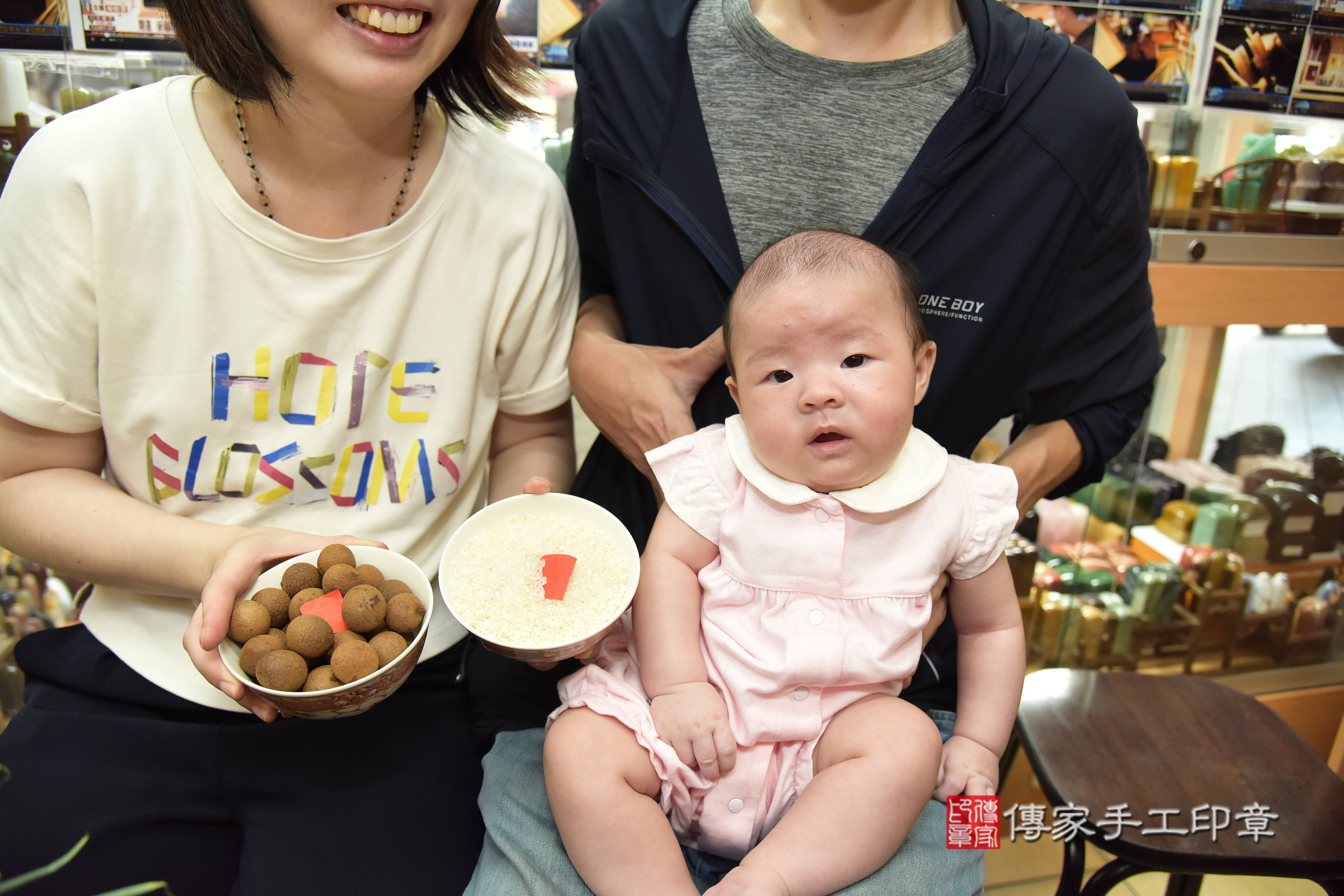 霏霏寶寶(新北市永和區嬰兒寶寶滿月剃頭理髮、嬰兒剃胎毛儀式吉祥話)。中國風會場，爸媽寶貝穿「日中韓」古裝禮服。專業拍照、證書。★購買「臍帶章、肚臍章、胎毛筆刷印章」贈送：剃頭、收涎、抓周，三選一。2024.7.13，照片9