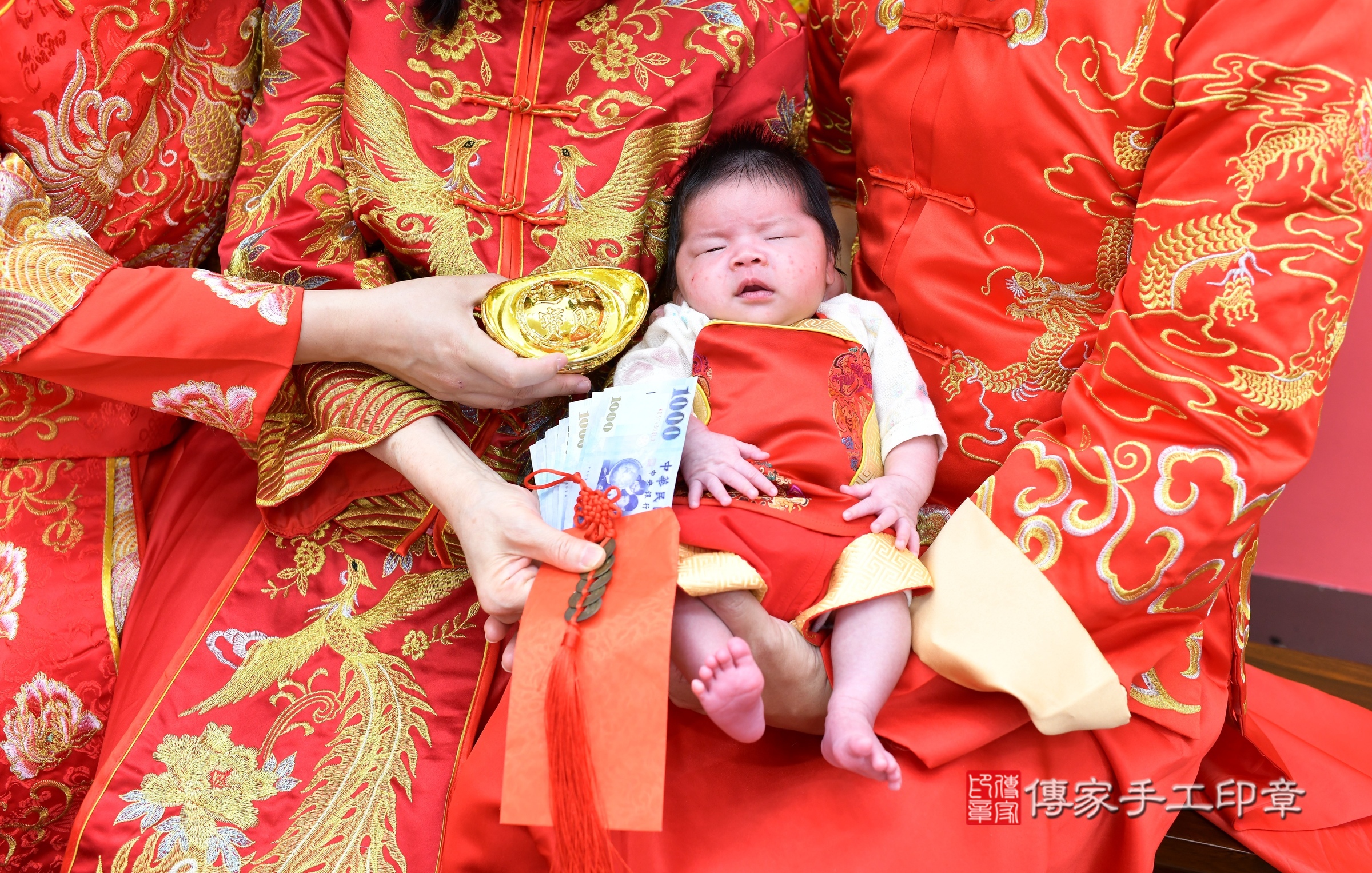 小皞寶寶(新北市永和區嬰兒寶寶滿月剃頭理髮、嬰兒剃胎毛儀式吉祥話)。中國風會場，爸媽寶貝穿「日中韓」古裝禮服。專業拍照、證書。★購買「臍帶章、肚臍章、胎毛筆刷印章」贈送：剃頭、收涎、抓周，三選一。2024.7.16，照片9