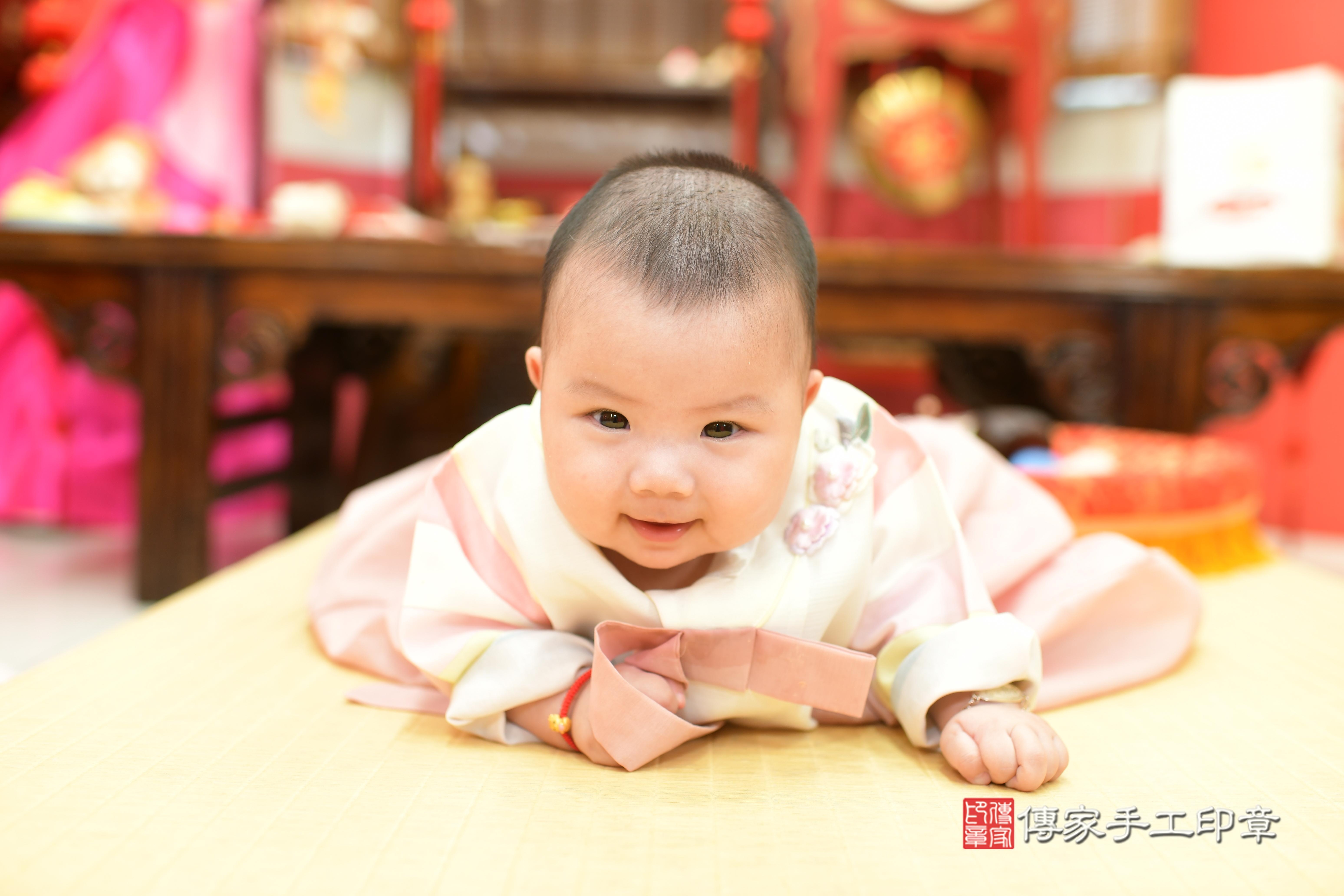 傳家手工印章高雄店、抓周、度脺、中國風會場、傳家嬰兒古禮、吉祥話、抓周道具物品24種、拍照。抓周證書。寶寶抓周、滿周歲、生日快樂、祝福