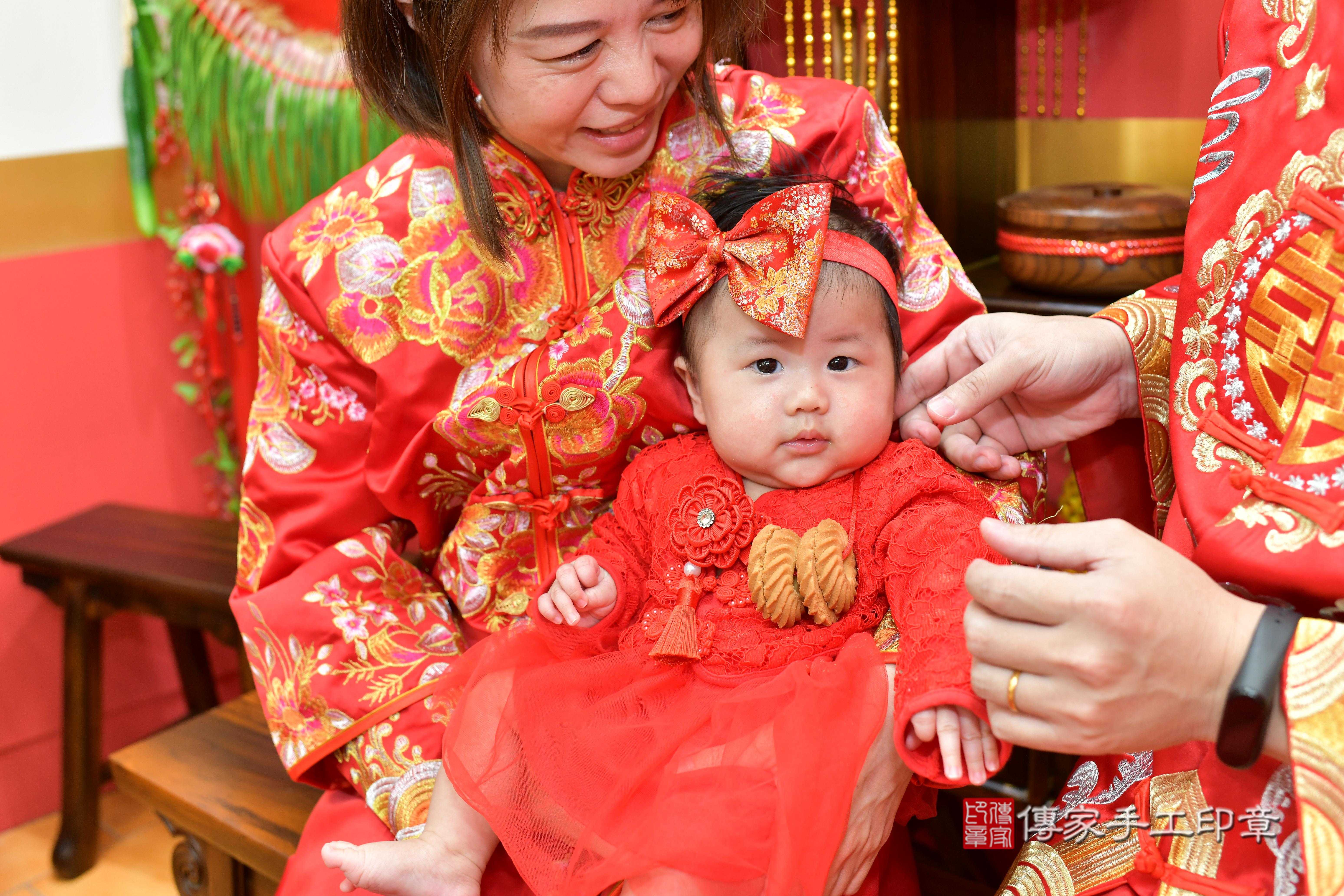 傳家手工印章桃園店、抓周、度脺、中國風會場、傳家嬰兒古禮、吉祥話、抓周道具物品24種、拍照。抓周證書。寶寶抓周、滿周歲、生日快樂、祝福