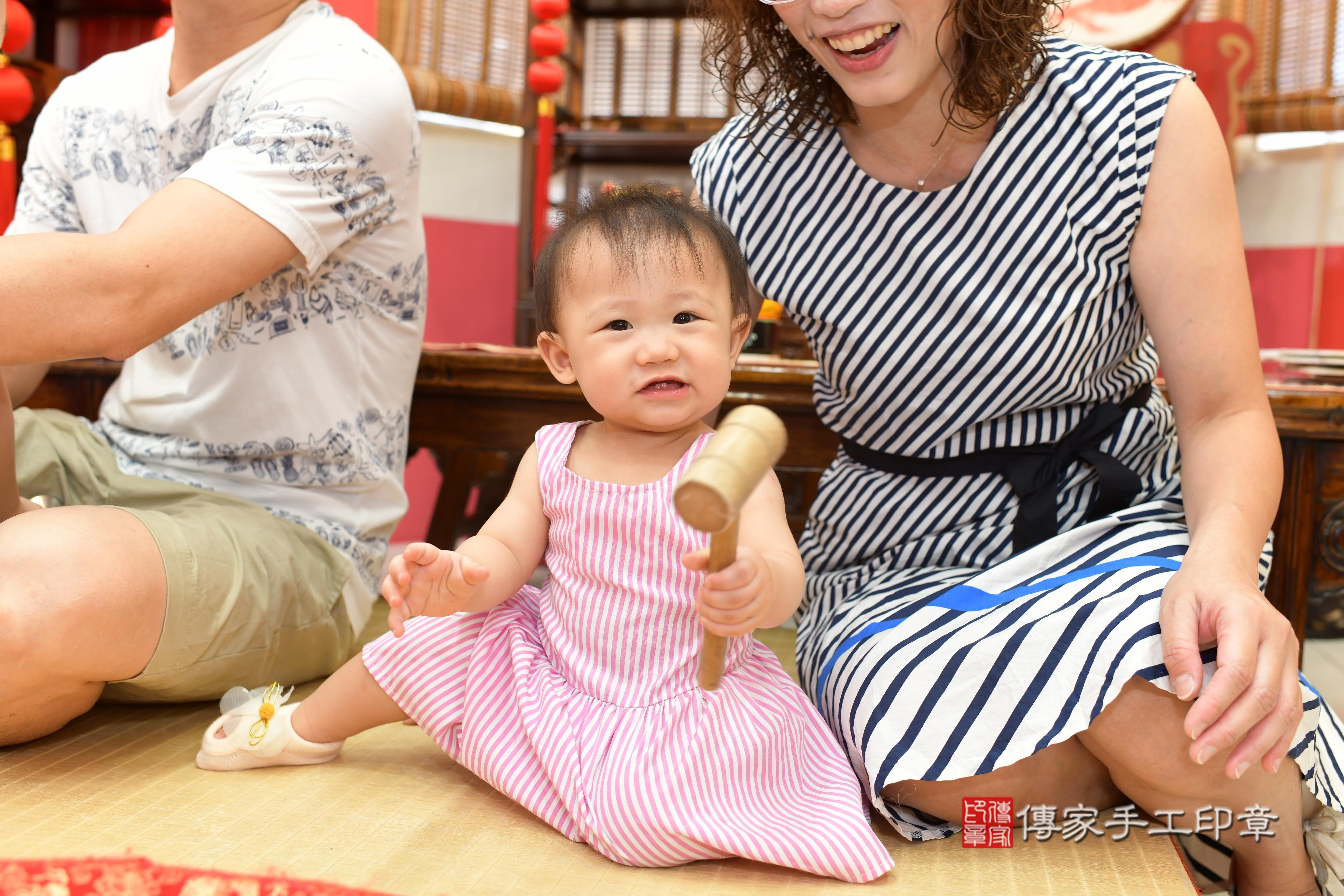 傳家手工印章高雄店、抓周、度脺、中國風會場、傳家嬰兒古禮、吉祥話、抓周道具物品24種、拍照。抓周證書。寶寶抓周、滿周歲、生日快樂、祝福