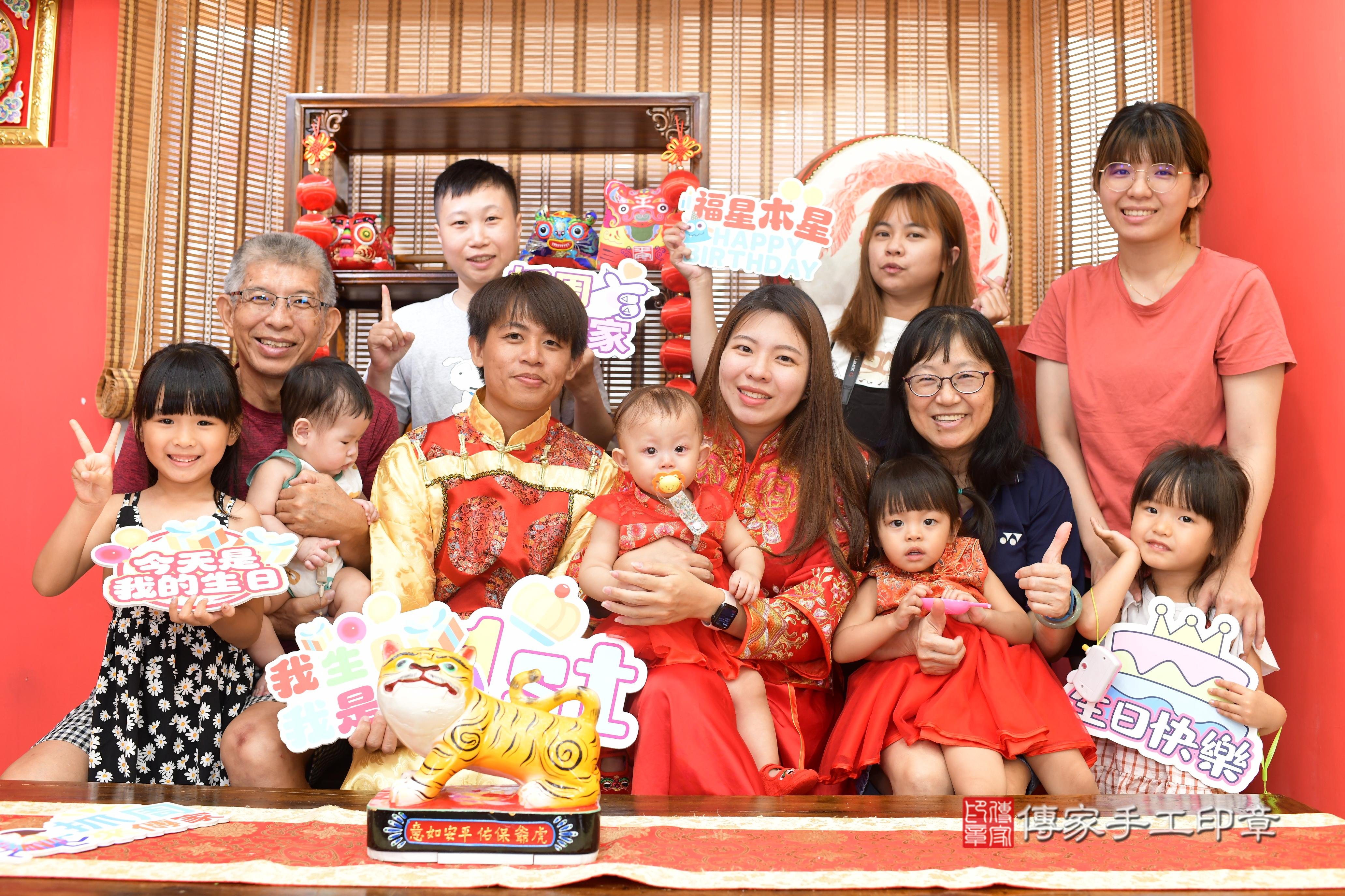 傳家手工印章高雄店、抓周、度脺、中國風會場、傳家嬰兒古禮、吉祥話、抓周道具物品24種、拍照。抓周證書。寶寶抓周、滿周歲、生日快樂、祝福