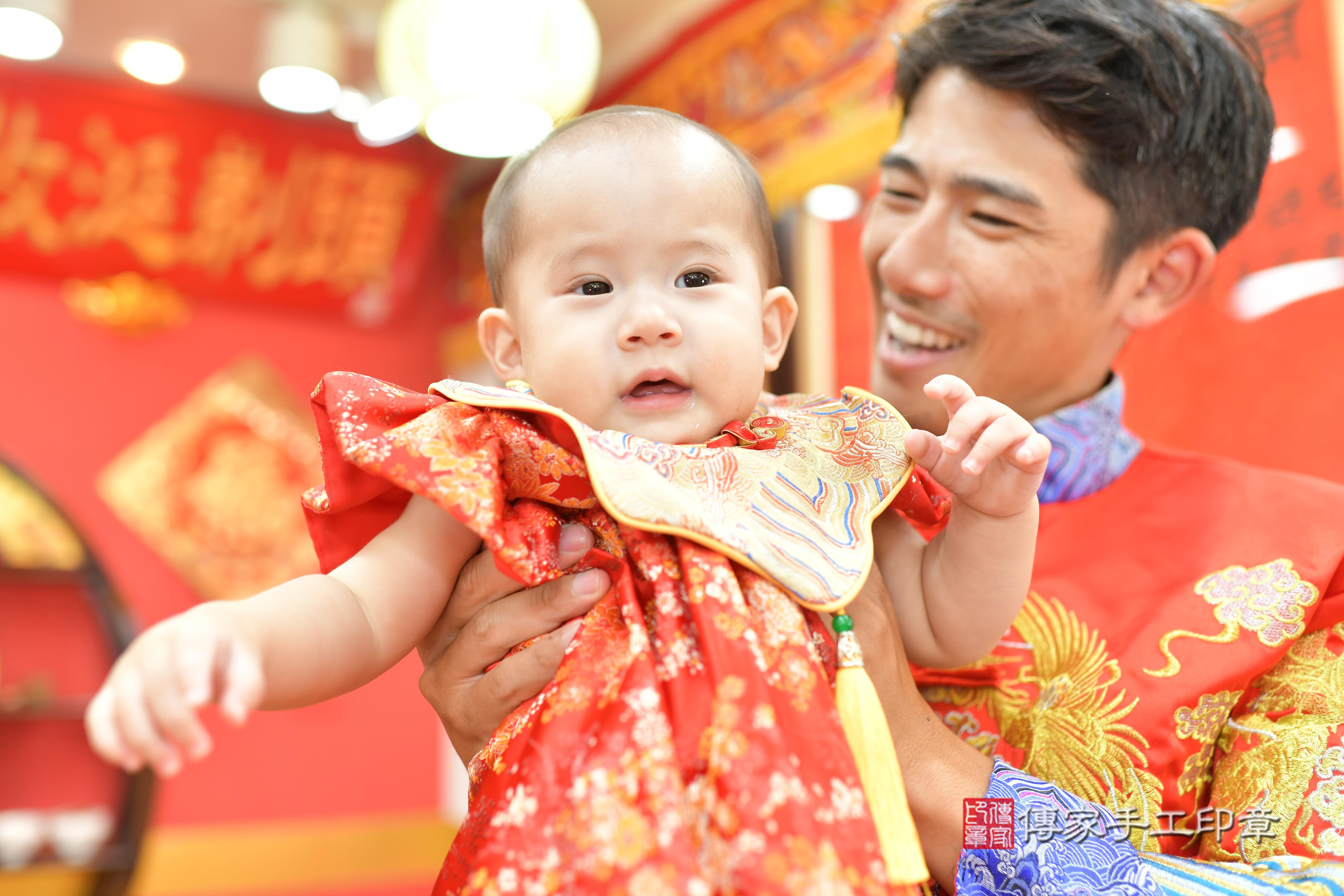 傳家手工印章桃園店、抓周、度脺、中國風會場、傳家嬰兒古禮、吉祥話、抓周道具物品24種、拍照。抓周證書。寶寶抓周、滿周歲、生日快樂、祝福