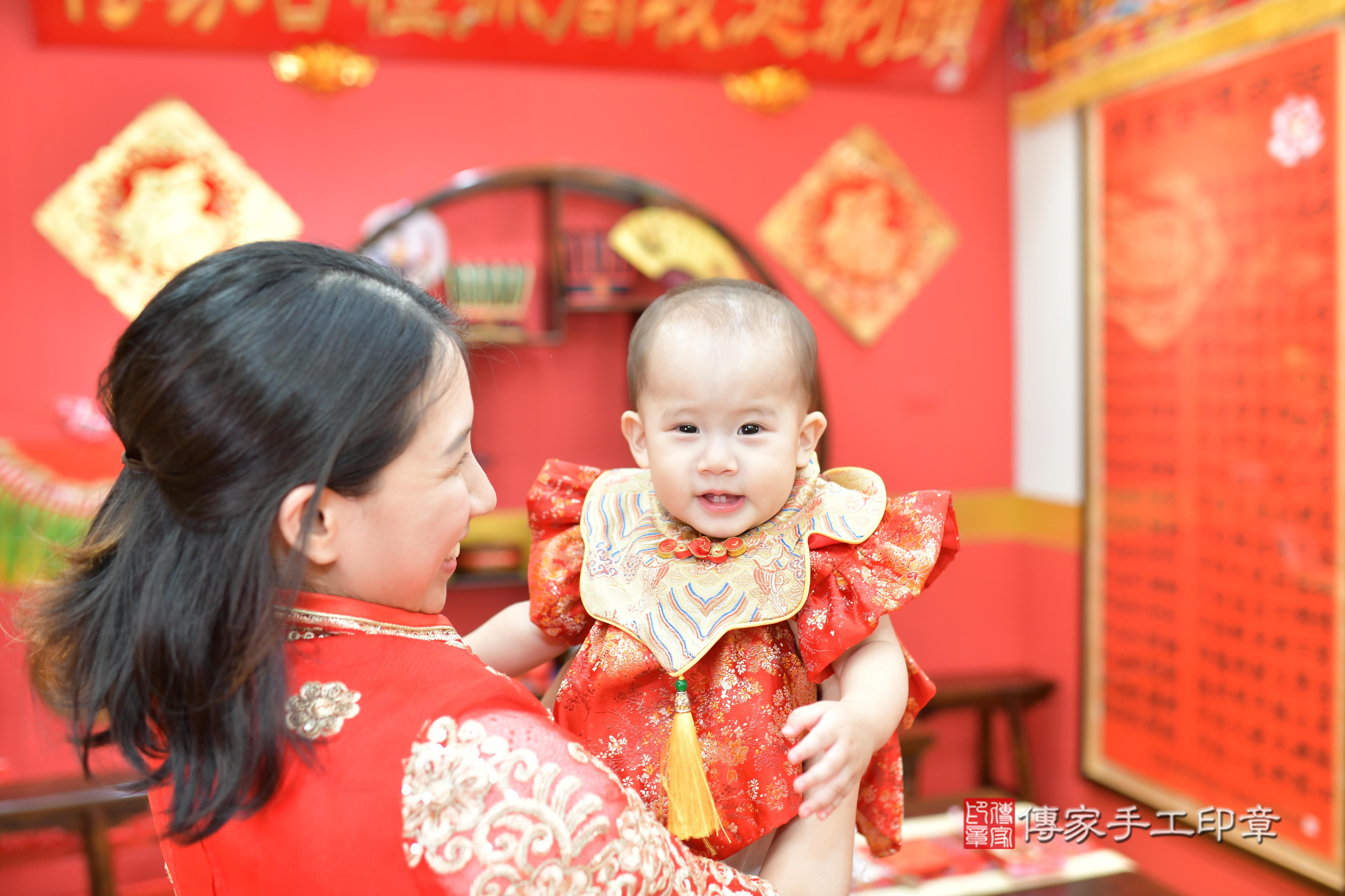 傳家手工印章桃園店、抓周、度脺、中國風會場、傳家嬰兒古禮、吉祥話、抓周道具物品24種、拍照。抓周證書。寶寶抓周、滿周歲、生日快樂、祝福