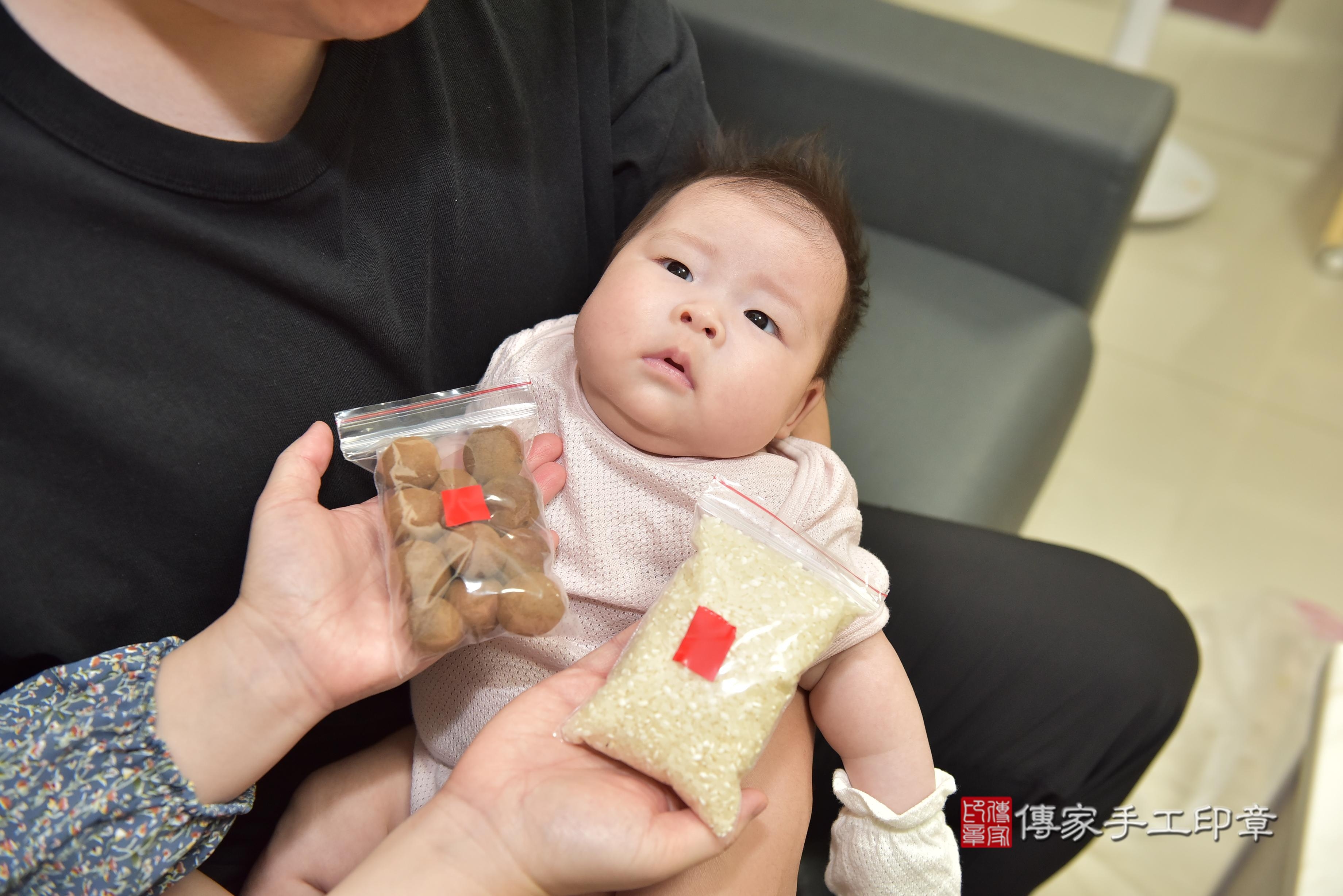 傳家手工印章高雄店、抓周、度脺、中國風會場、傳家嬰兒古禮、吉祥話、抓周道具物品24種、拍照。抓周證書。寶寶抓周、滿周歲、生日快樂、祝福