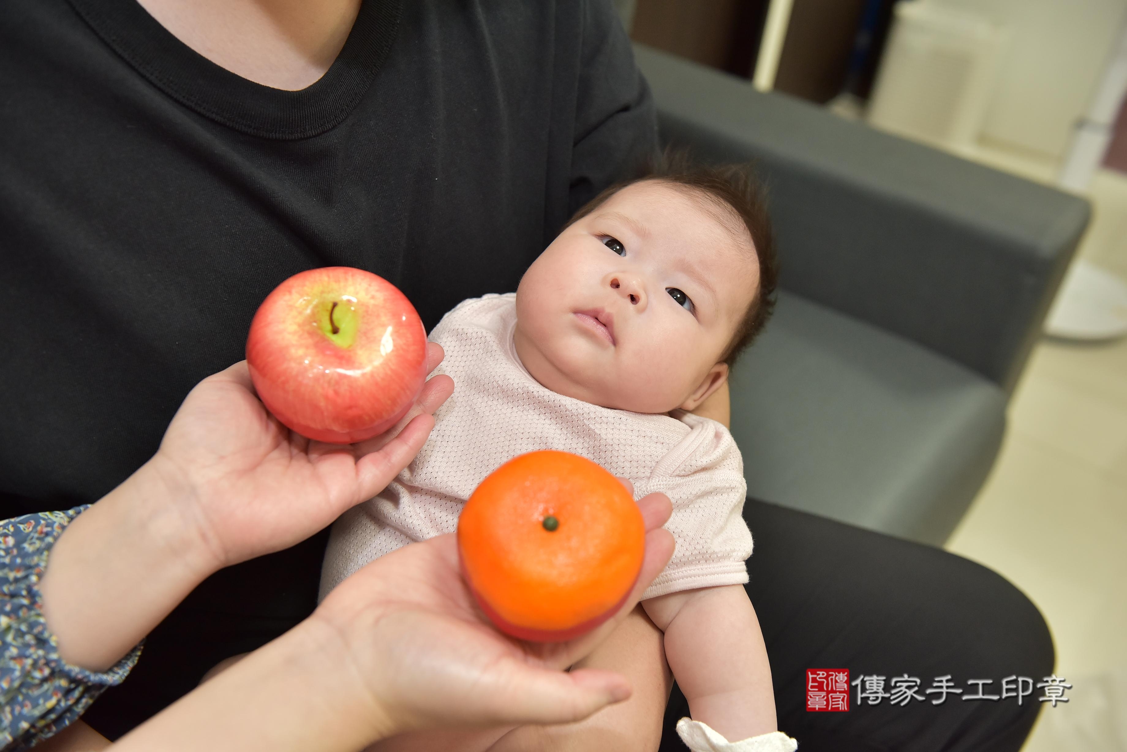 傳家手工印章高雄店、抓周、度脺、中國風會場、傳家嬰兒古禮、吉祥話、抓周道具物品24種、拍照。抓周證書。寶寶抓周、滿周歲、生日快樂、祝福