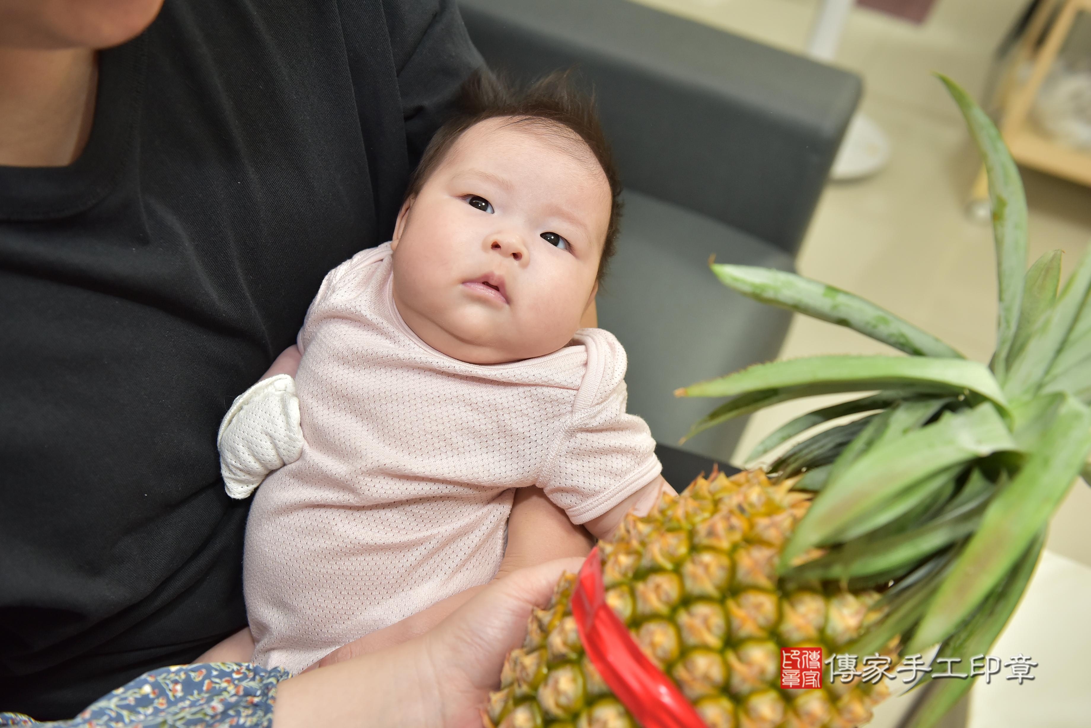 傳家手工印章高雄店、抓周、度脺、中國風會場、傳家嬰兒古禮、吉祥話、抓周道具物品24種、拍照。抓周證書。寶寶抓周、滿周歲、生日快樂、祝福