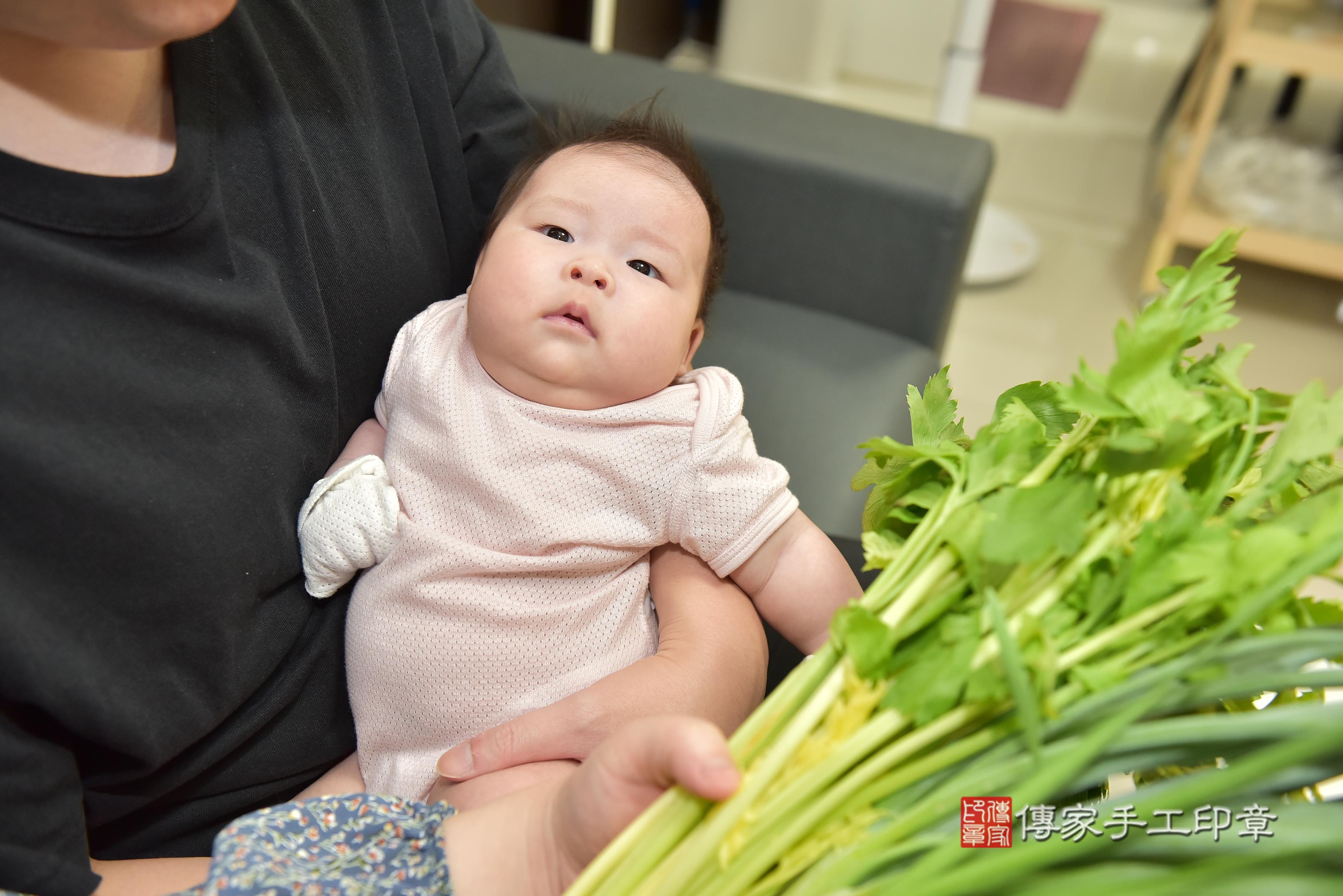 傳家手工印章高雄店、抓周、度脺、中國風會場、傳家嬰兒古禮、吉祥話、抓周道具物品24種、拍照。抓周證書。寶寶抓周、滿周歲、生日快樂、祝福