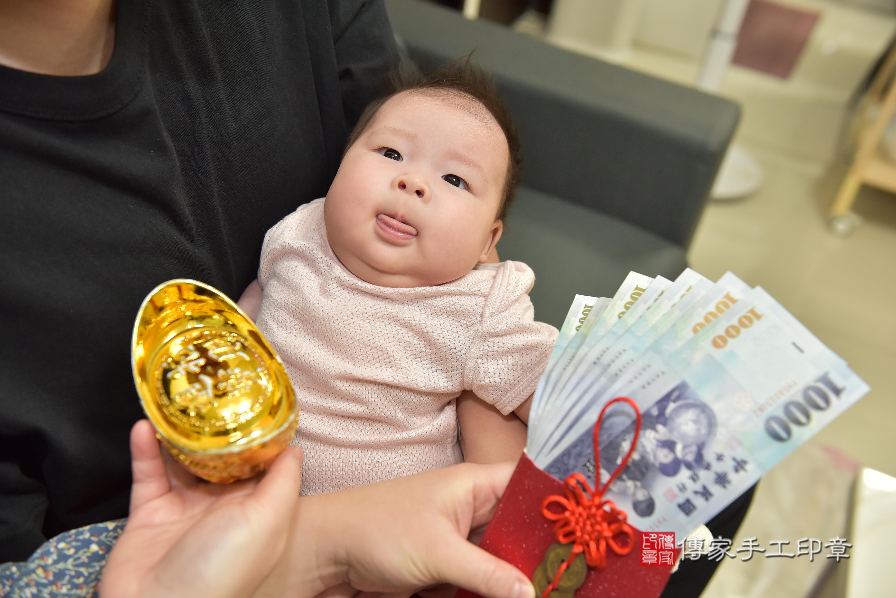 傳家手工印章高雄店、抓周、度脺、中國風會場、傳家嬰兒古禮、吉祥話、抓周道具物品24種、拍照。抓周證書。寶寶抓周、滿周歲、生日快樂、祝福