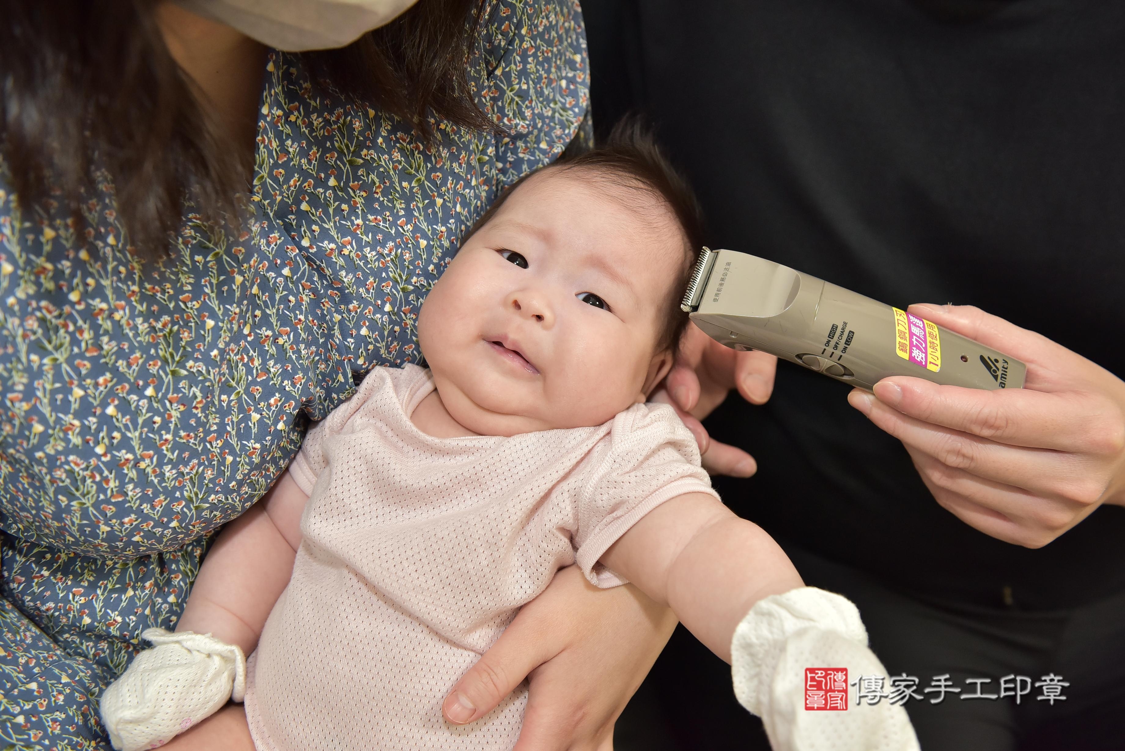 傳家手工印章高雄店、抓周、度脺、中國風會場、傳家嬰兒古禮、吉祥話、抓周道具物品24種、拍照。抓周證書。寶寶抓周、滿周歲、生日快樂、祝福