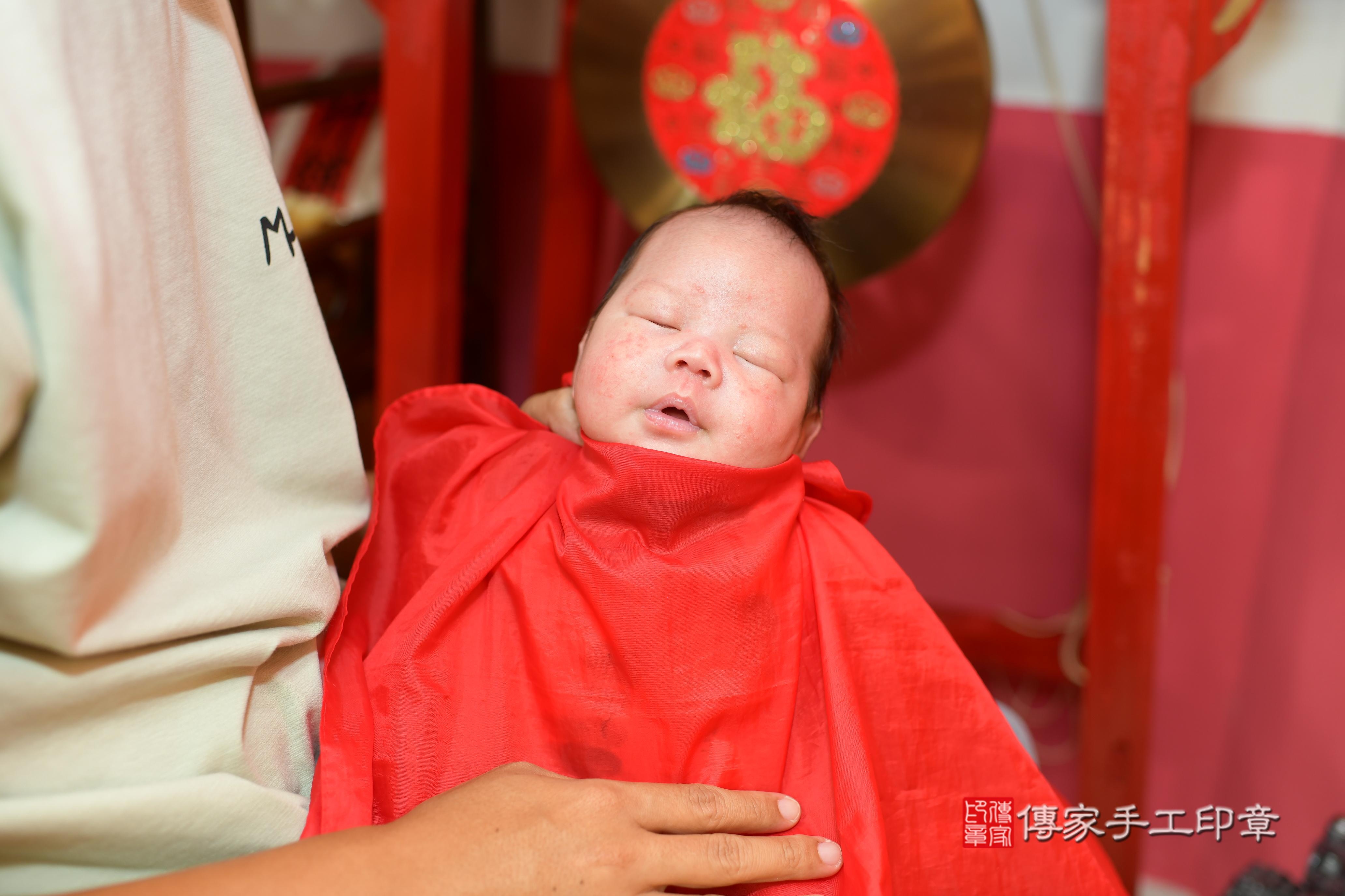 傳家手工印章高雄店、抓周、度脺、中國風會場、傳家嬰兒古禮、吉祥話、抓周道具物品24種、拍照。抓周證書。寶寶抓周、滿周歲、生日快樂、祝福