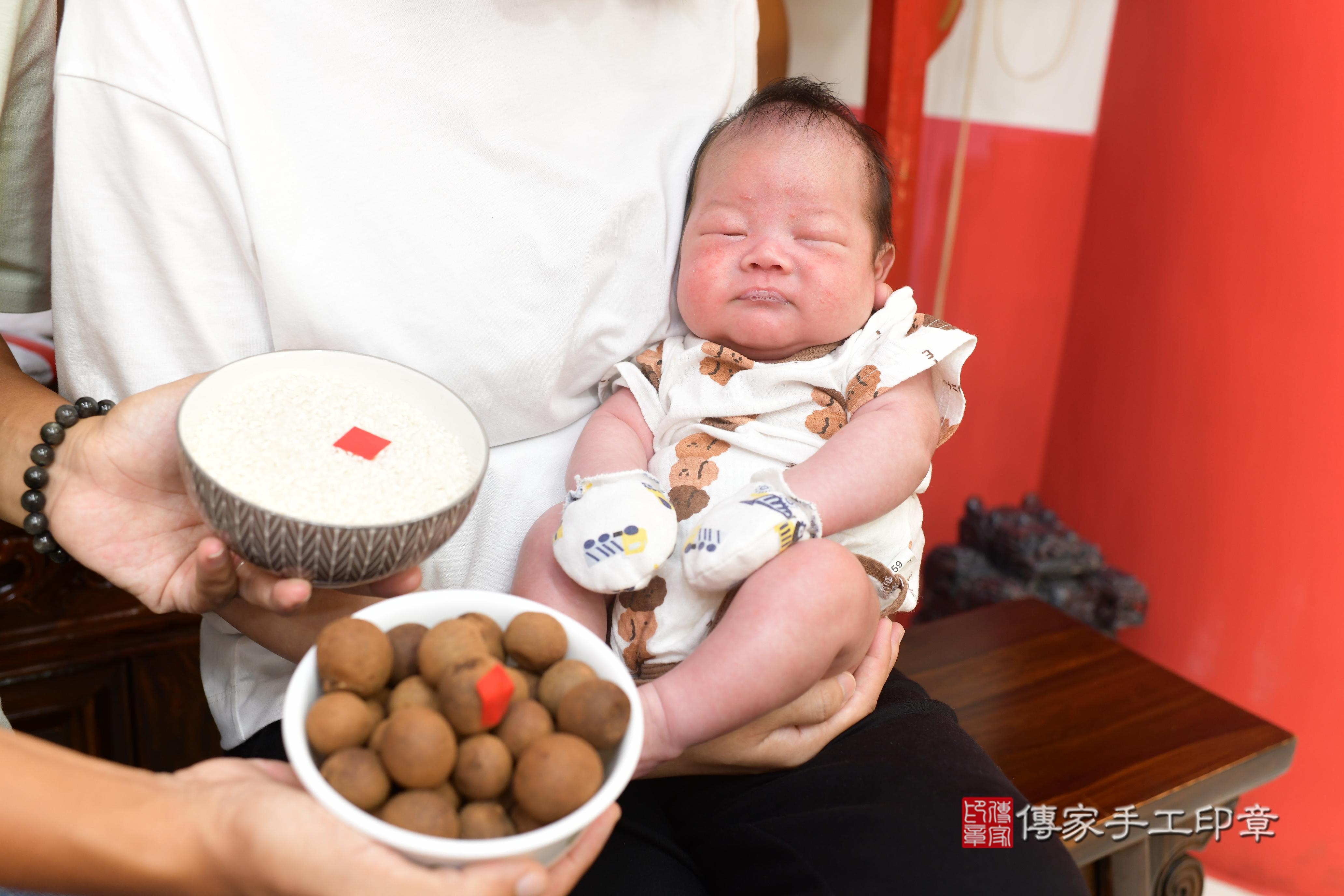 傳家手工印章高雄店、抓周、度脺、中國風會場、傳家嬰兒古禮、吉祥話、抓周道具物品24種、拍照。抓周證書。寶寶抓周、滿周歲、生日快樂、祝福